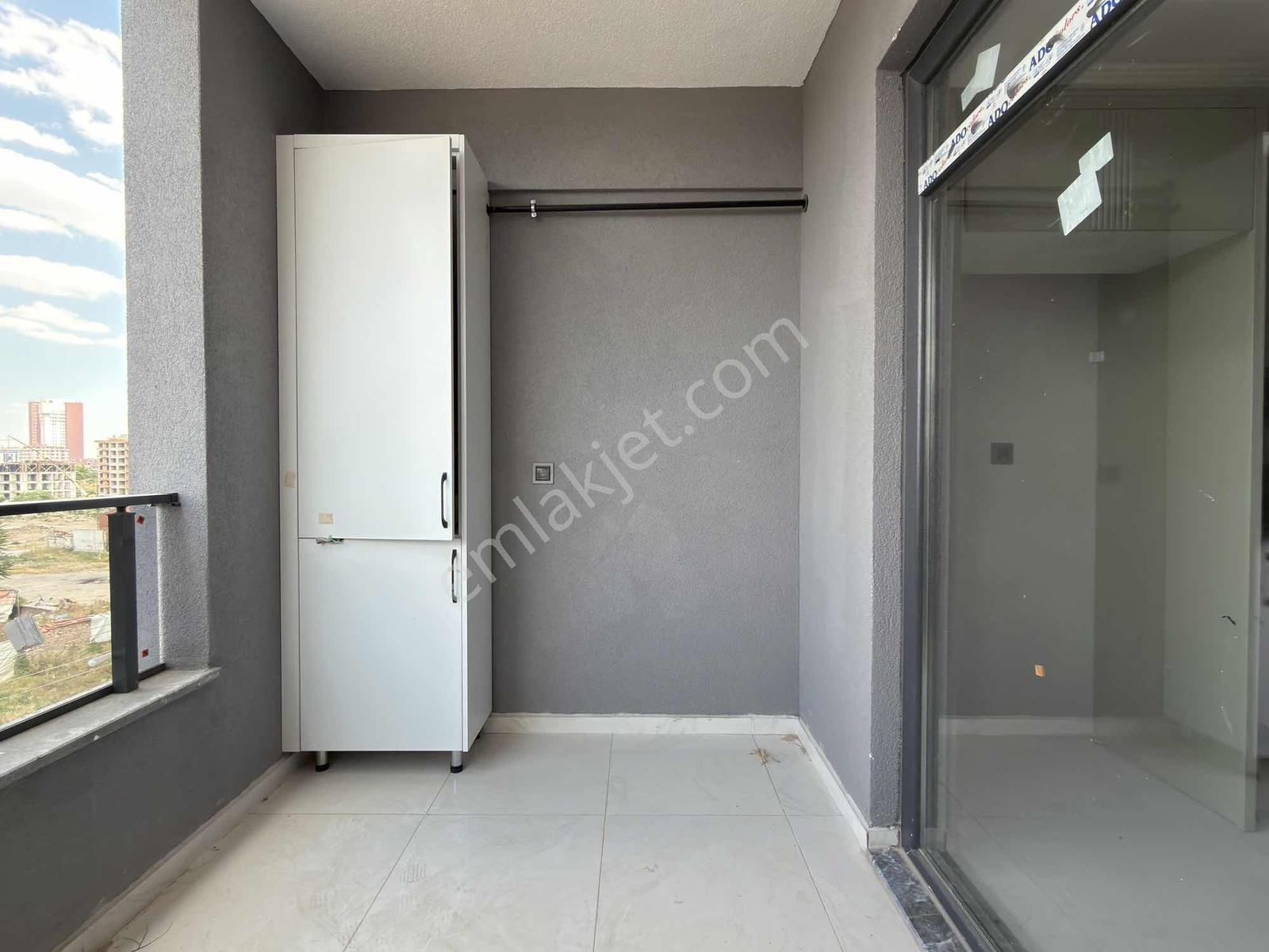 Selçuklu Esenlerde Lüks 3+1 | Kapalı Otopark | Yerden Isıtma - Görsel 2