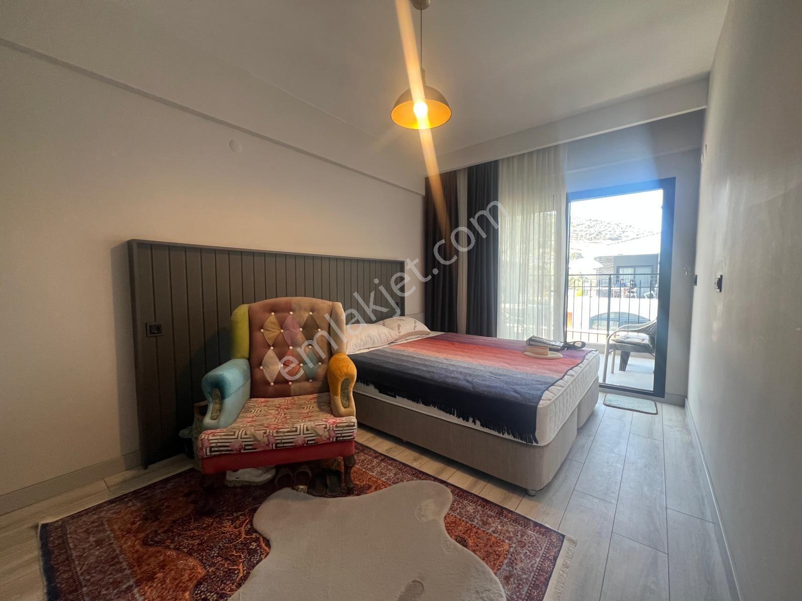 Kuştur Sahiline 550 Metre Havuzlu Ve Güvenlikli Sitede 2+1 - Görsel 32