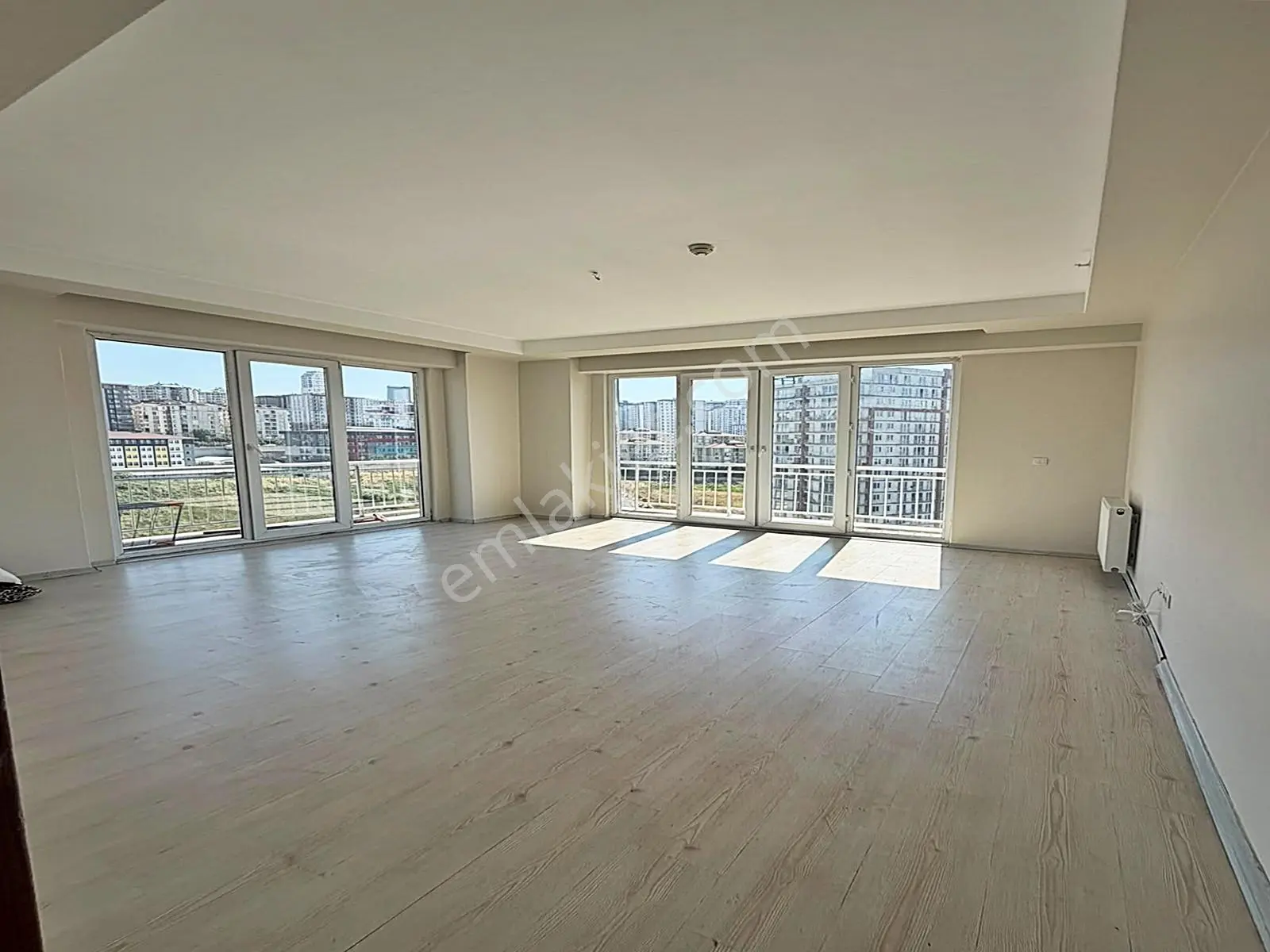 Arena Yapı'dan Site İçerisinde Kiralık 3+1 Daire !!!