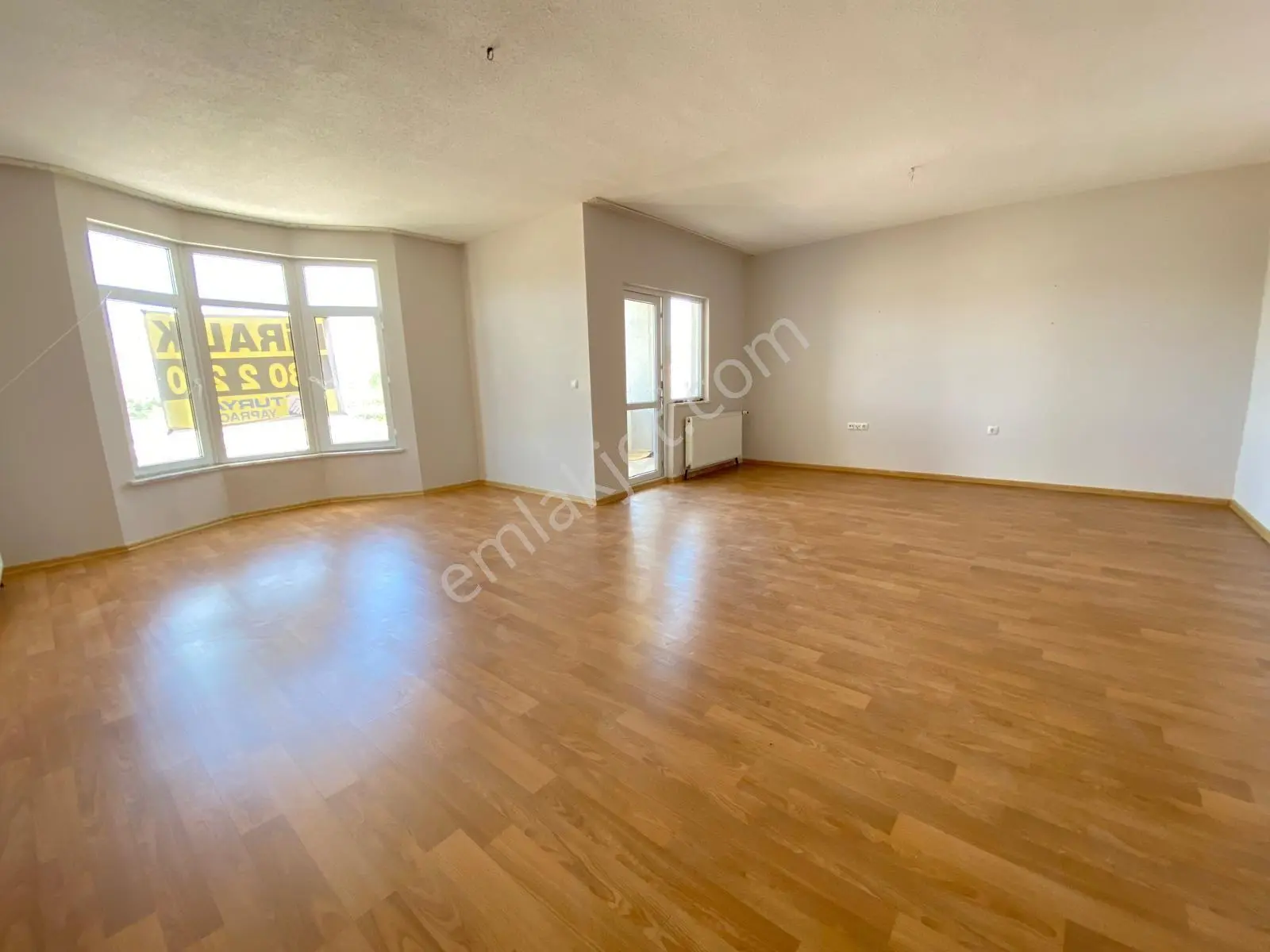 Turyap - 7.bölge'de Ulaşım/okul/s.pazarı Yanı Güney 4+1 Daire