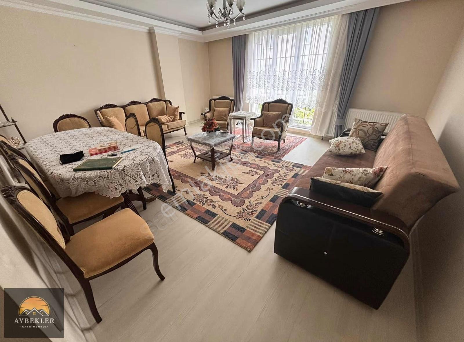 Sefaköy Merkez'de 3+1 K.uygun Ebeveyn Banyo-çift Balkon