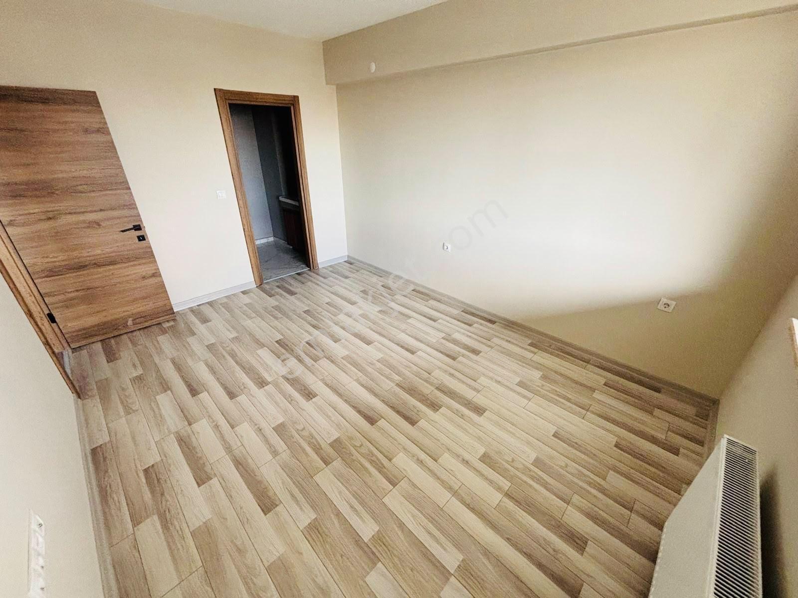 Beyler'den Yeşilova Lokasyon Eryaman'da Arakat Cadde Cephe 2+1 ! - Görsel 30