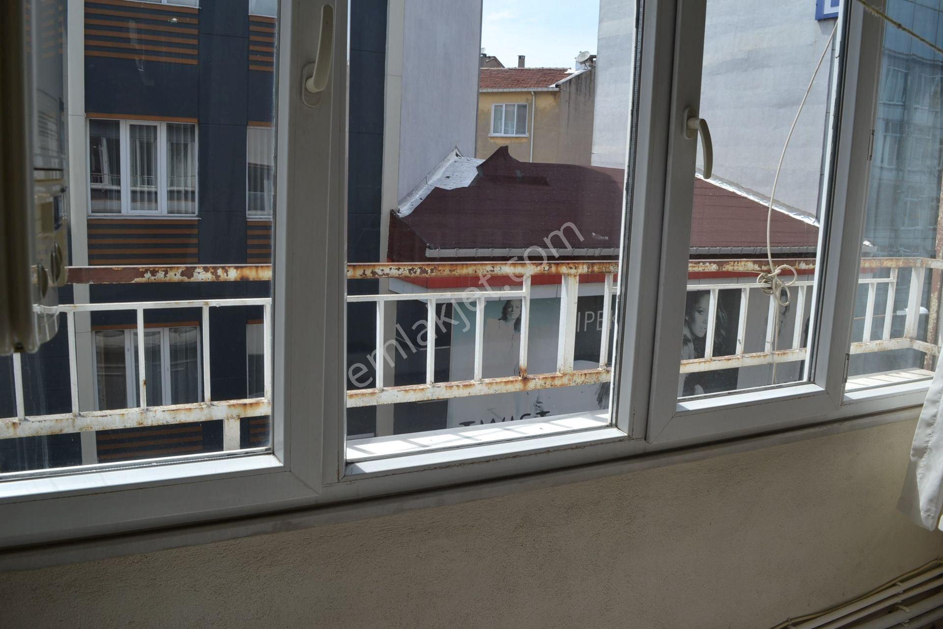 Lüleburgaz Çarşı Merkezde Eşyalı Kiralık 2+1 Daire - Görsel 5