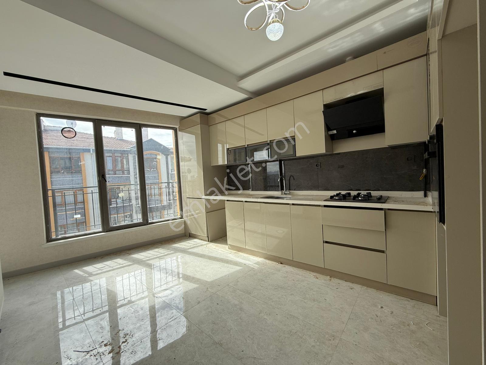Yayla Mah. Cadde Üstü Sıfır 130m2 Manzaralı 3+1 Kiralık Daireler