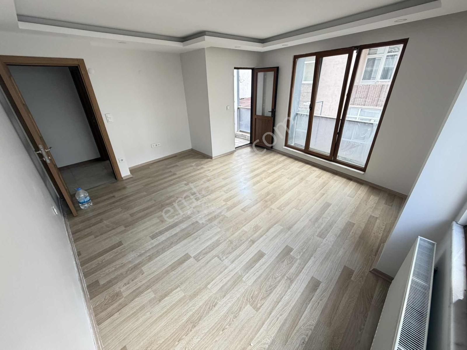 Silah Tarağa Tüneli Girişinde, Asansörlü, Balkonlu 2+1 Kiralık - Görsel 9