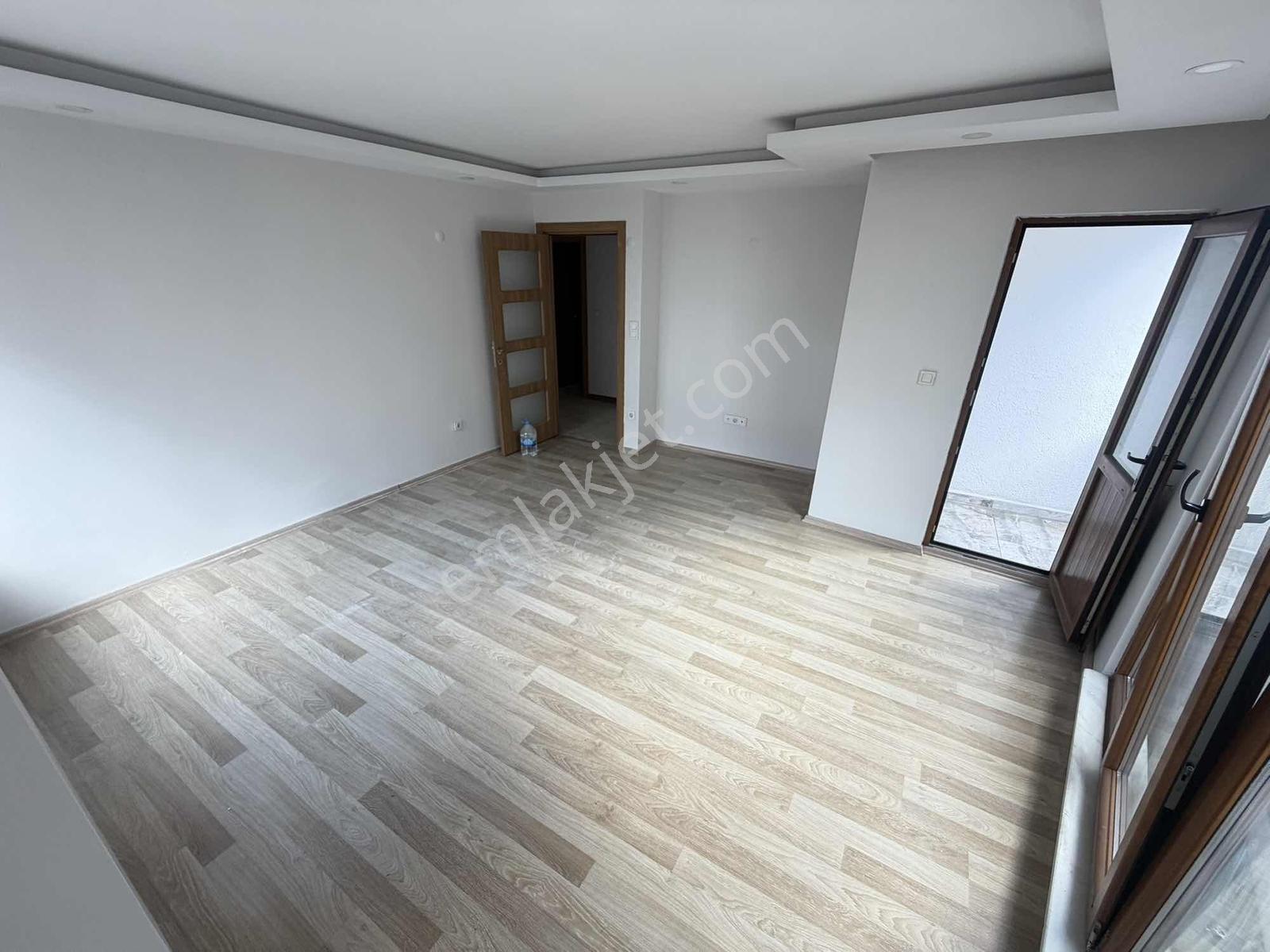 Silah Tarağa Tüneli Girişinde, Asansörlü, Balkonlu 2+1 Kiralık - Görsel 8