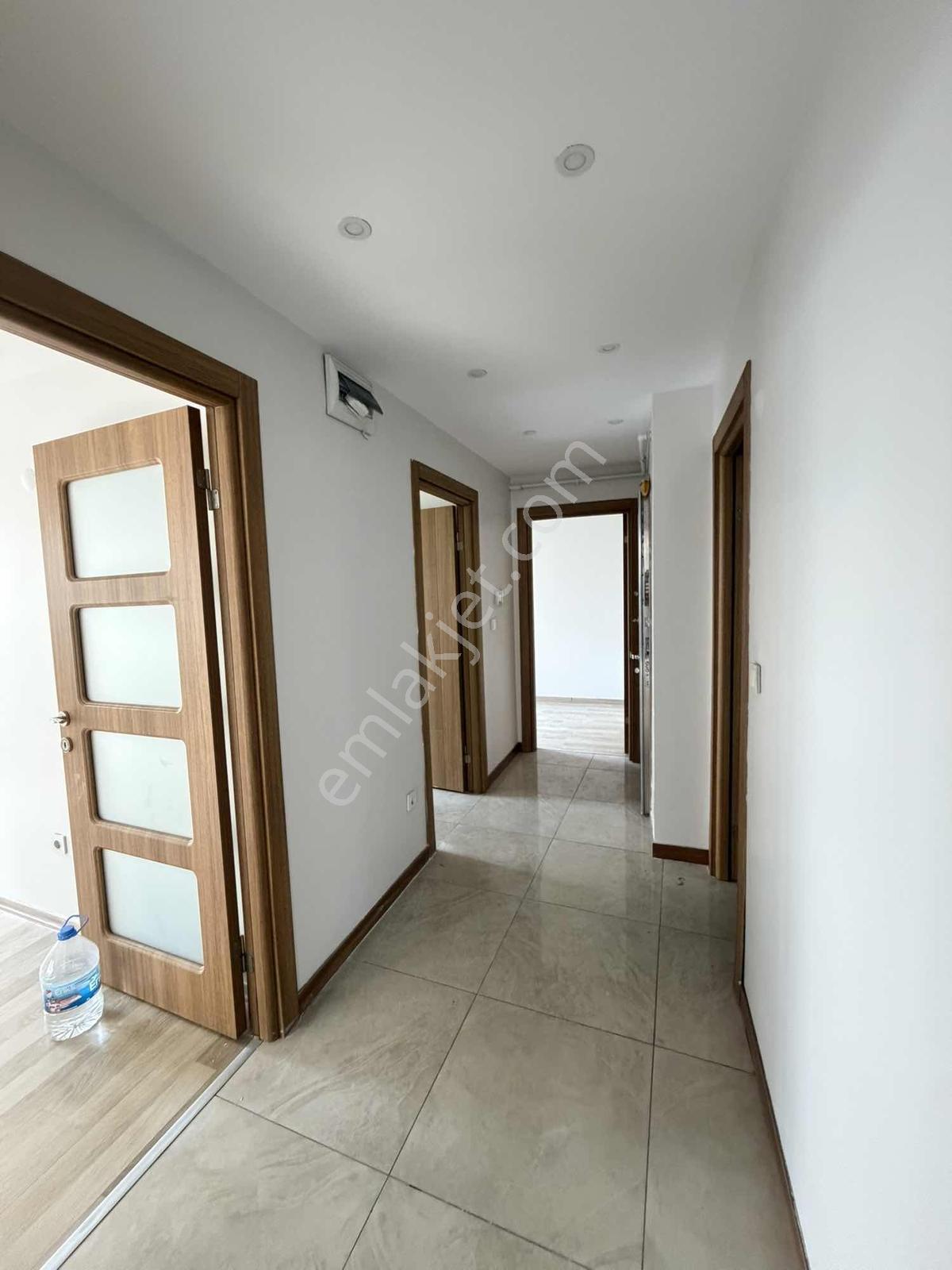 Silah Tarağa Tüneli Girişinde, Asansörlü, Balkonlu 2+1 Kiralık - Görsel 13