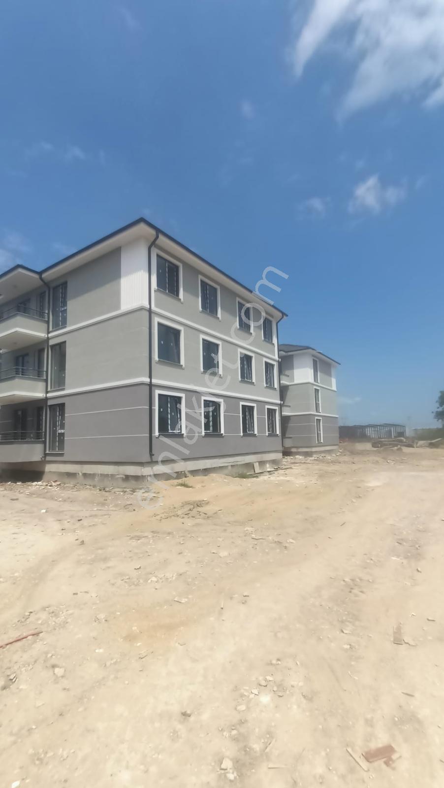 Arifiye Hanlıköy Merkez Villalar Bölgesinde Satılık 2+1 Daire