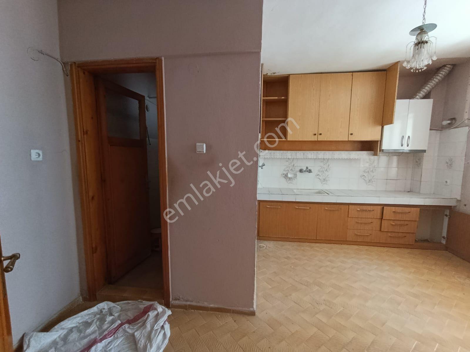 Yeşil Mahallede, Yeni Devlet Hastanesi Yakınında Müstakil Tadında 2+1 Kiralık Daire - Görsel 12