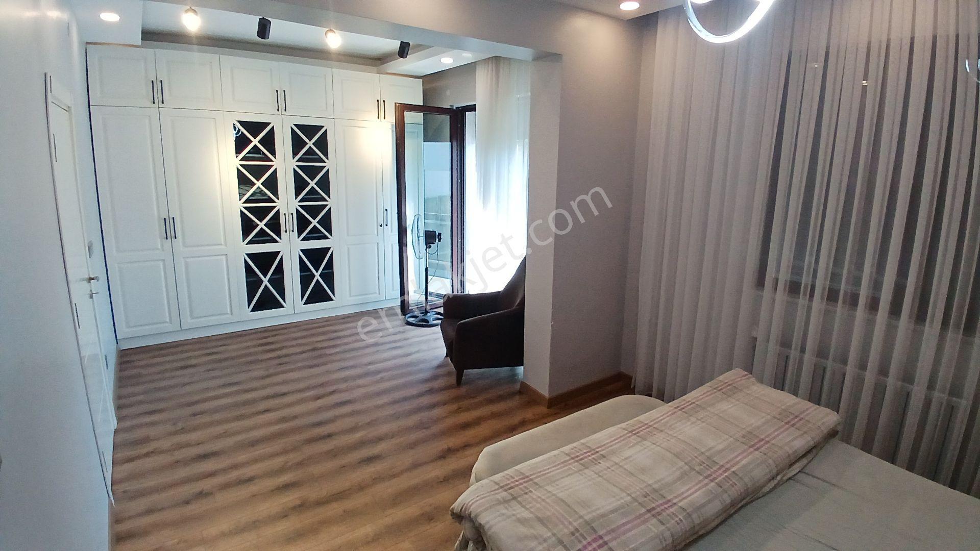3 Katlı, 400 M² Bahçeli, Tamamen Yenilenmiş Villa - Görsel 21