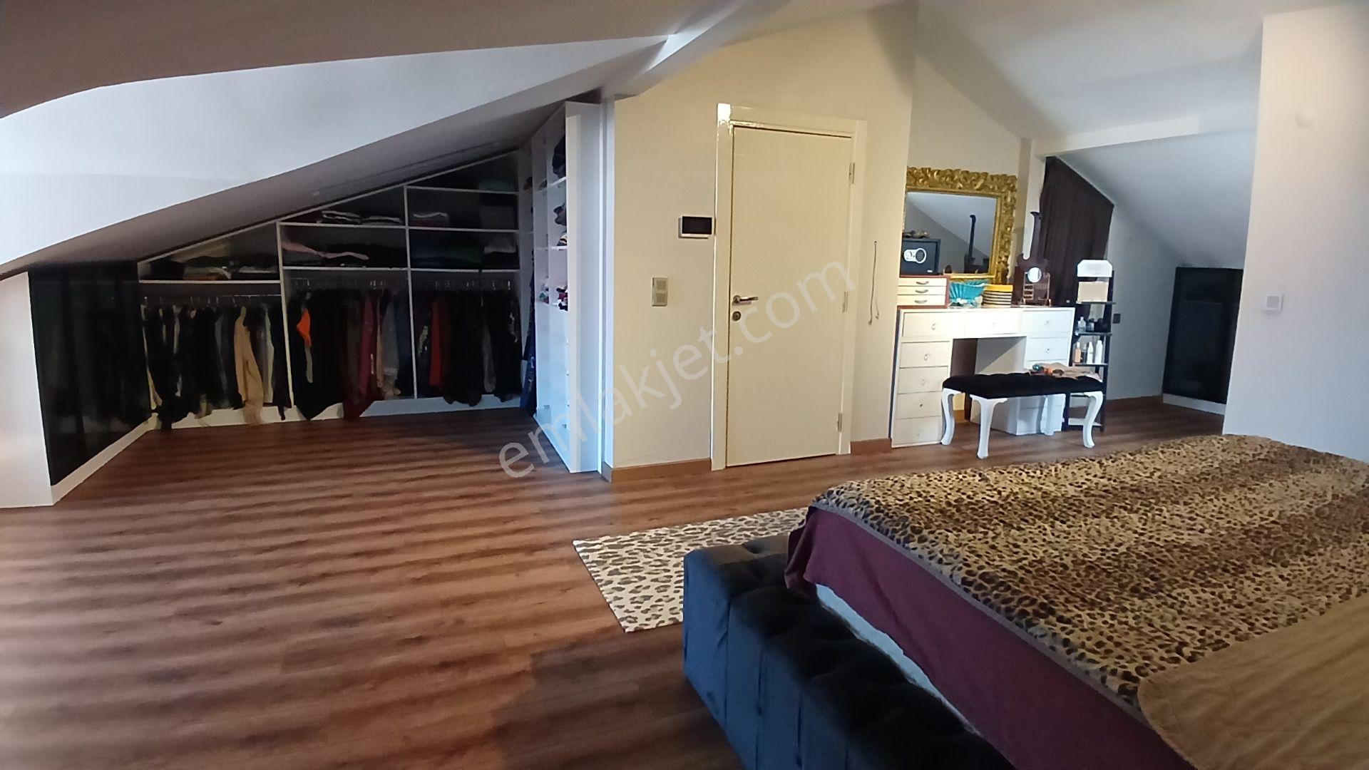 3 Katlı, 400 M² Bahçeli, Tamamen Yenilenmiş Villa - Görsel 25