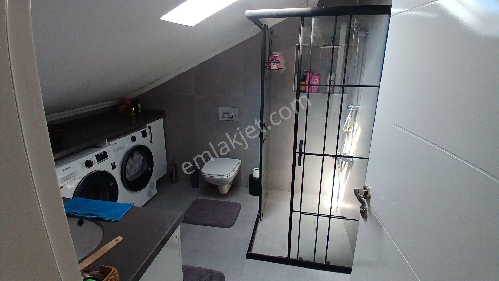 3 Katlı, 400 M² Bahçeli, Tamamen Yenilenmiş Villa - Görsel 28