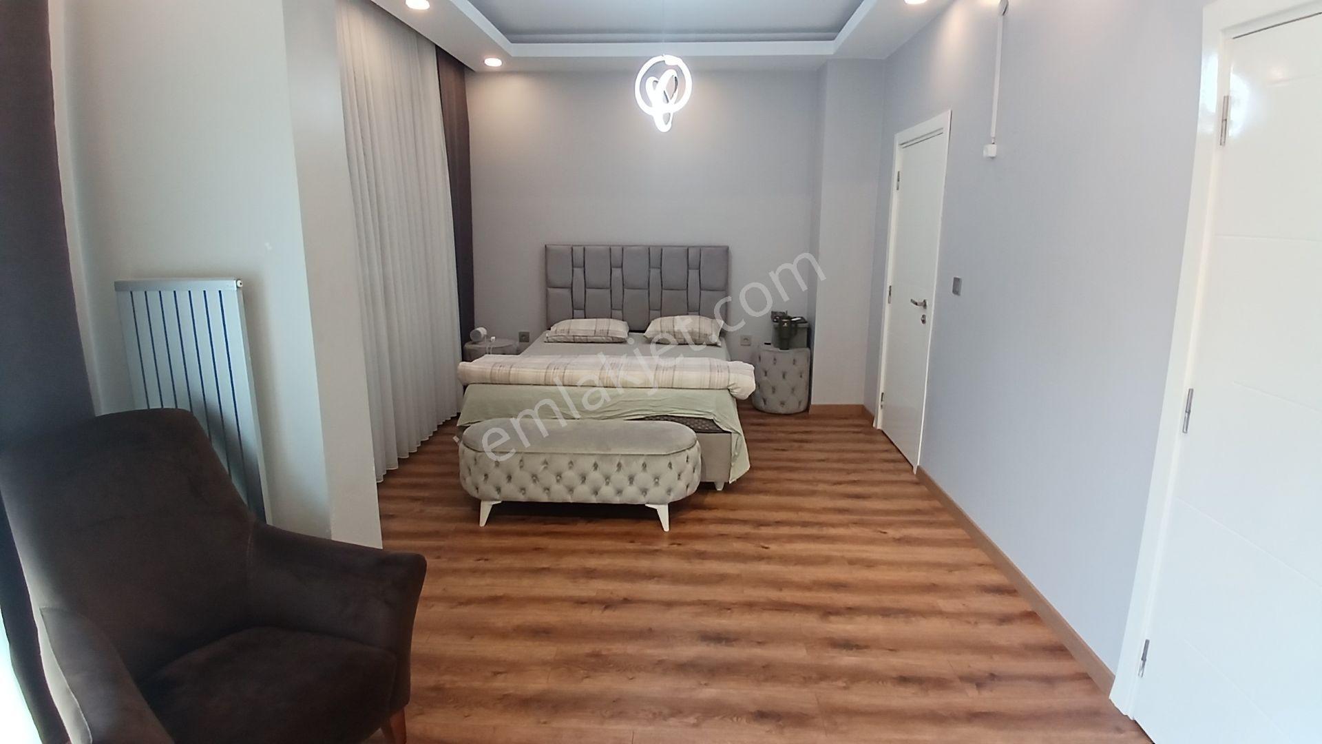 3 Katlı, 400 M² Bahçeli, Tamamen Yenilenmiş Villa - Görsel 20