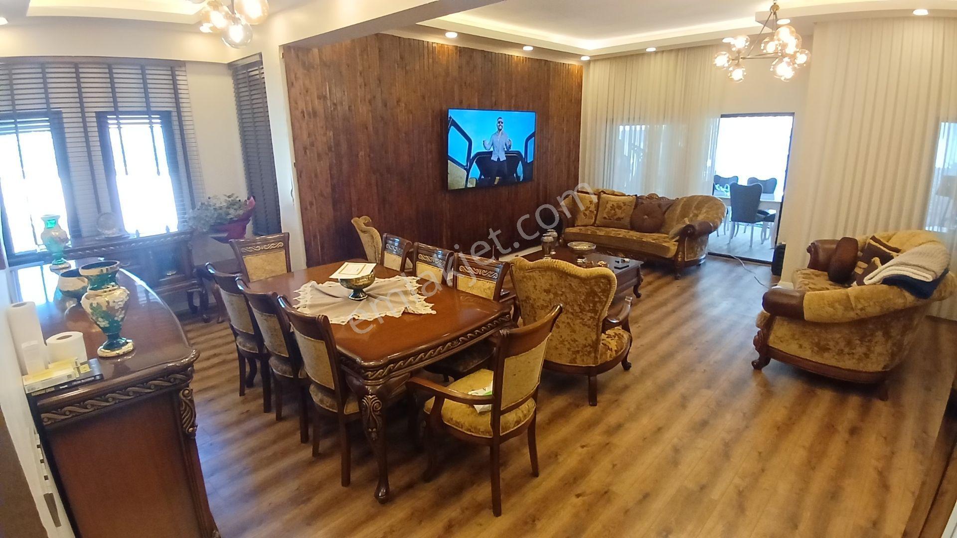 3 Katlı, 400 M² Bahçeli, Tamamen Yenilenmiş Villa - Görsel 12