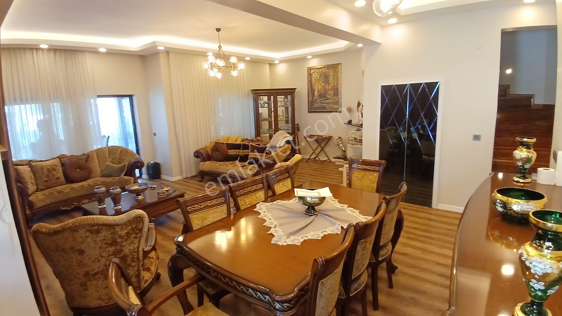 3 Katlı, 400 M² Bahçeli, Tamamen Yenilenmiş Villa - Görsel 11
