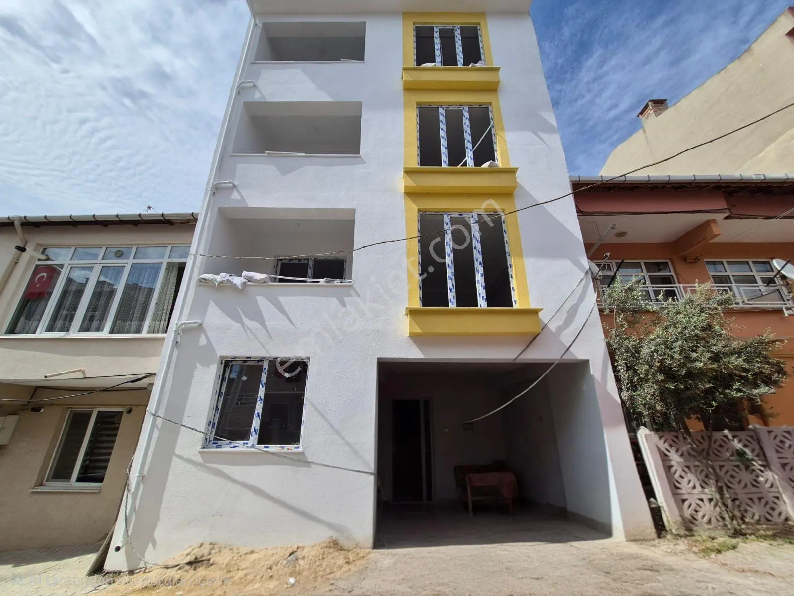 Delux'den Çınarlı'da Çevreyolu Bağlantısına Yakın Satılık 2+1