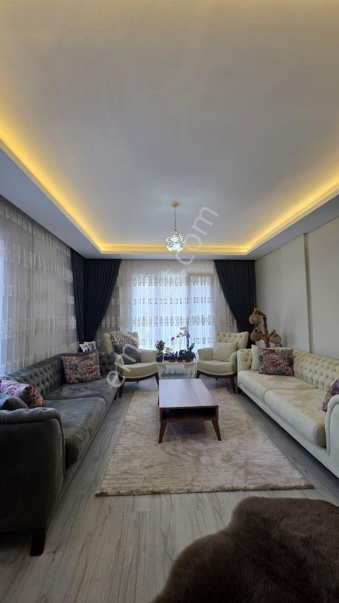 Yalçınlar Gayrimenkulden Cumhuriyet Mah: 110m² Satılık Daire