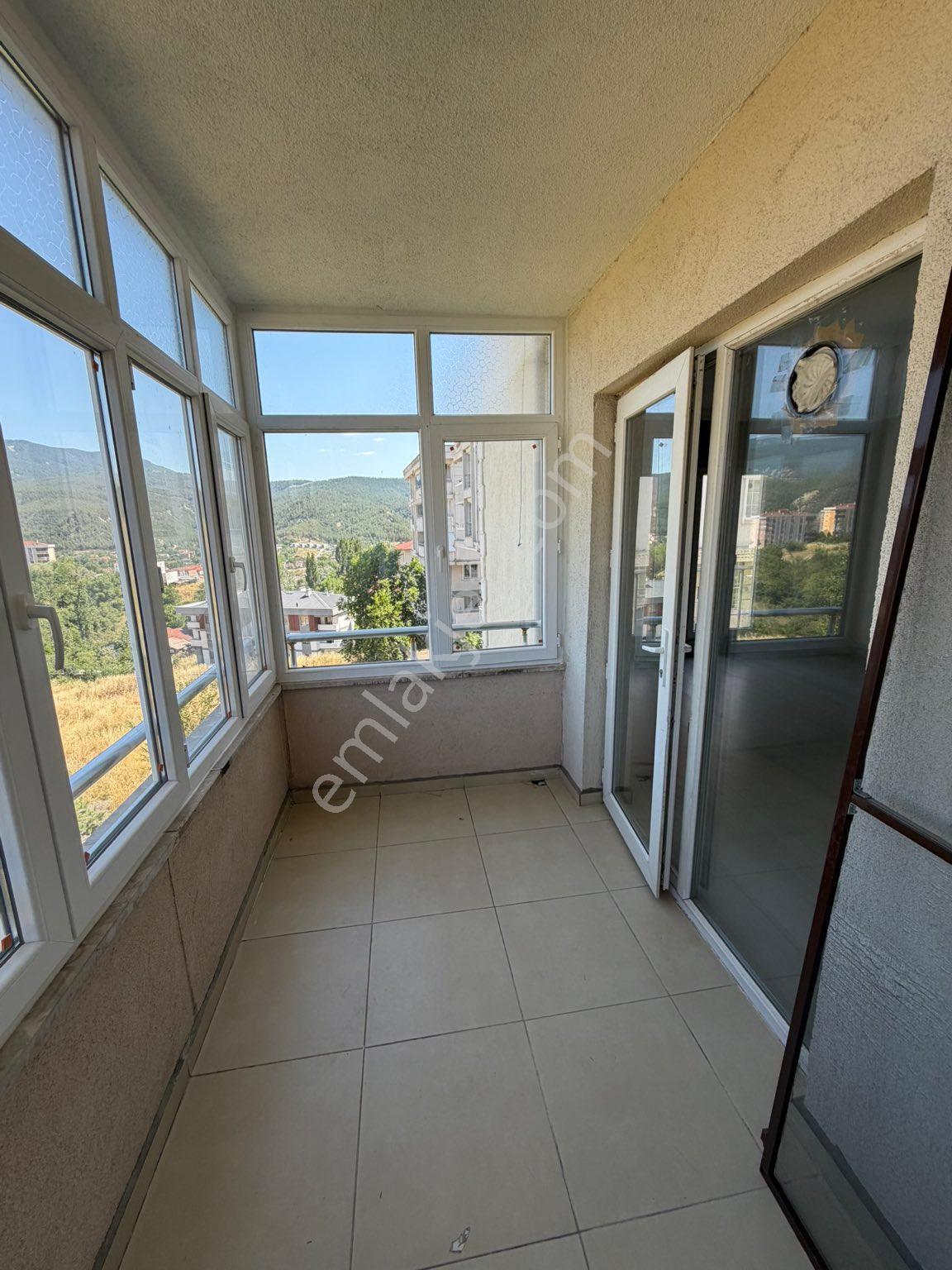 Karabük 100. Yıl Mahallesinde Ara Kat Geniş 1+1 Daire Kiralıktır - Görsel 7