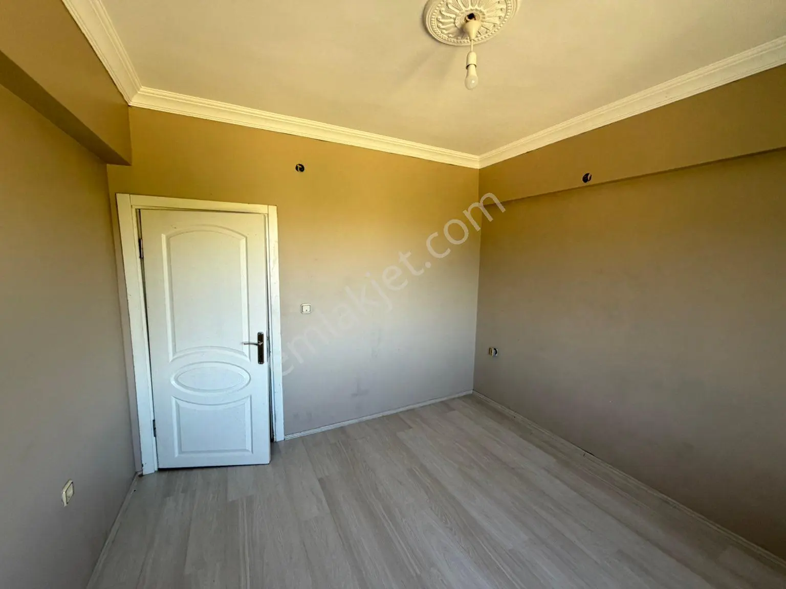 Karabük 100. Yıl Mahallesinde Ara Kat Geniş 1+1 Daire Kiralıktır - Görsel 5
