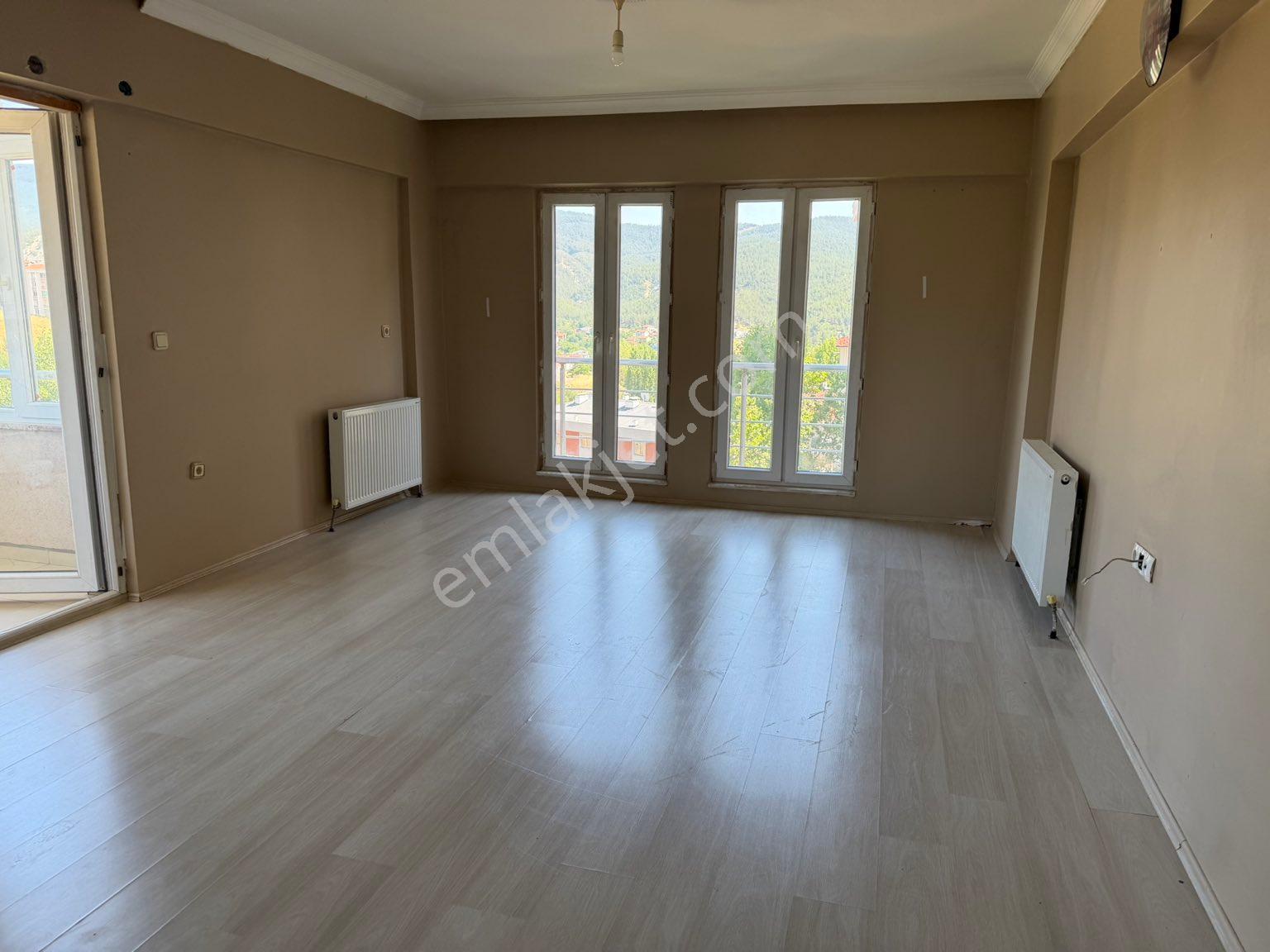 Karabük 100. Yıl Mahallesinde Ara Kat Geniş 1+1 Daire Kiralıktır - Görsel 12