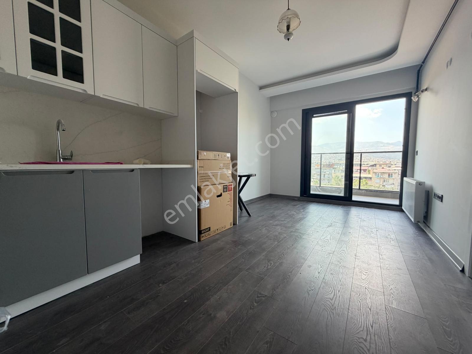 Mevlana Mahallesinde Güvenlikli Sıfır Binada Kiralık 1+1 Daire - Görsel 2