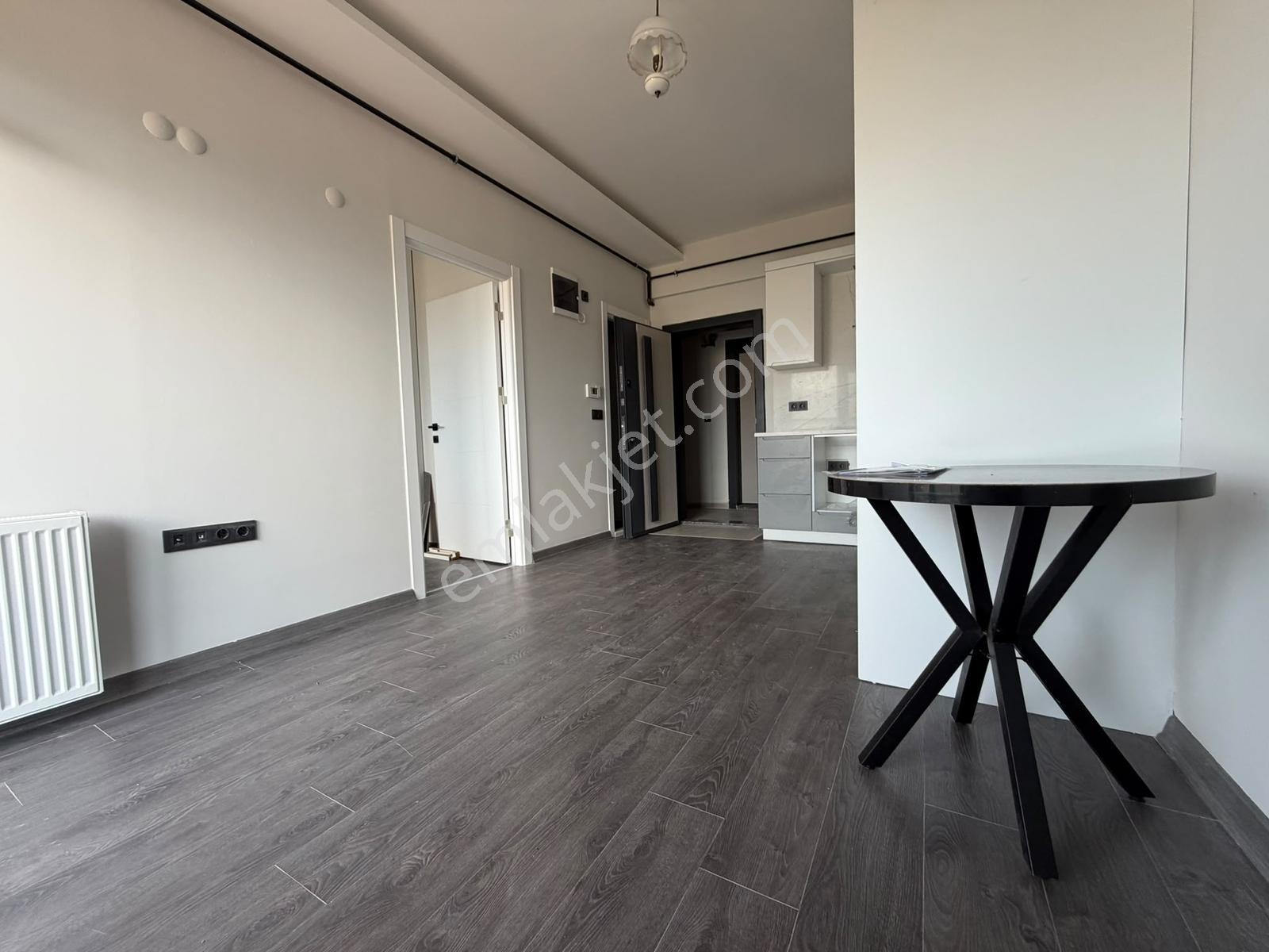 Mevlana Mahallesinde Güvenlikli Sıfır Binada Kiralık 1+1 Daire - Görsel 7
