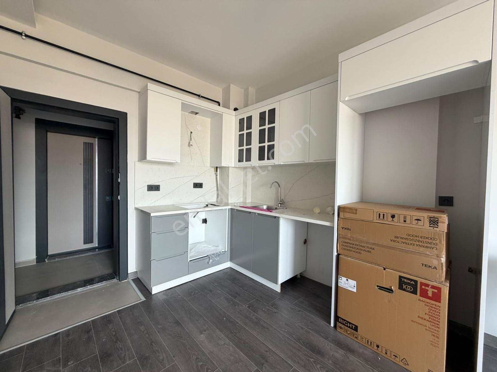 Mevlana Mahallesinde Güvenlikli Sıfır Binada Kiralık 1+1 Daire - Görsel 19