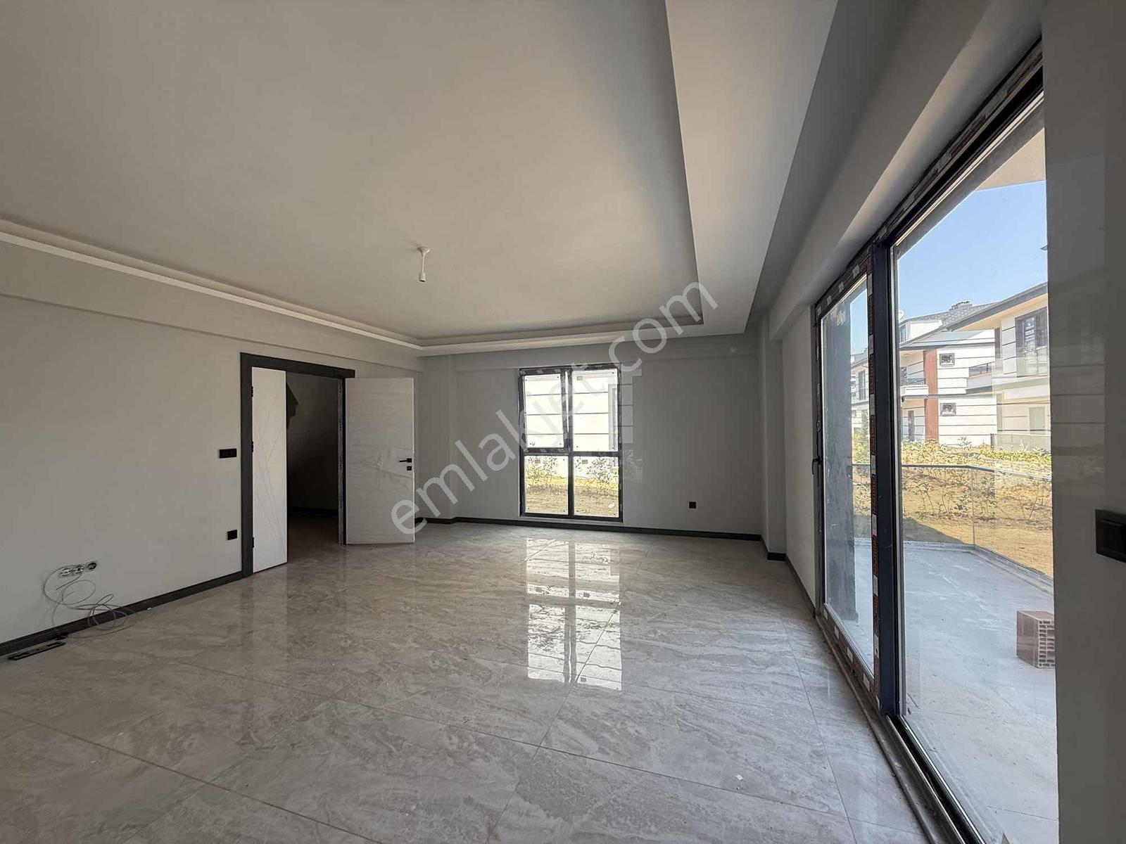 Tarcanlardan Başiskele Yenişehirde Kiralık 4+1 Lüks Villa - Görsel 12