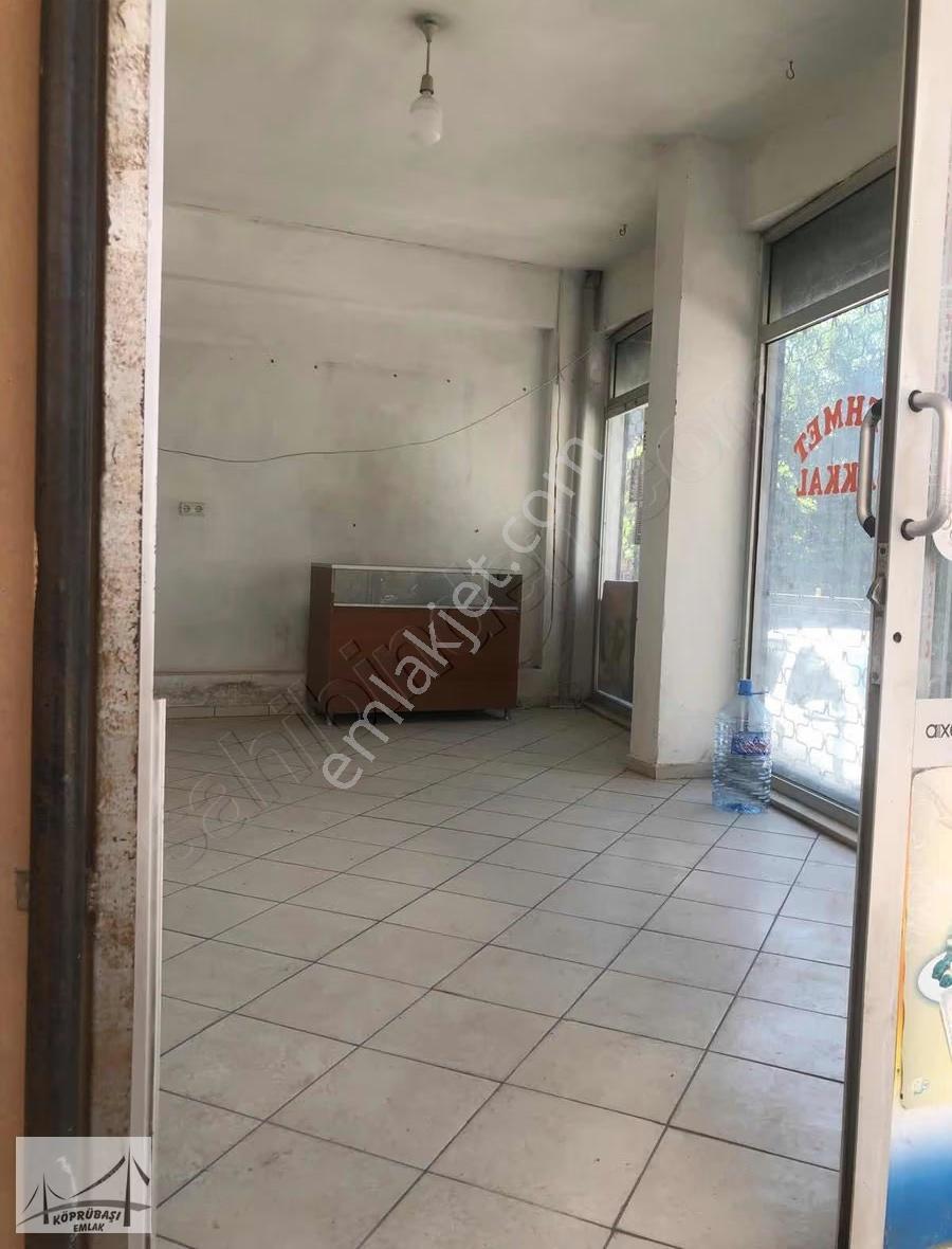 Köprübaşı Emlak'tan Kiralık Çiftlik Caddesinde 20 M² Köşe Dükkan - Görsel 3