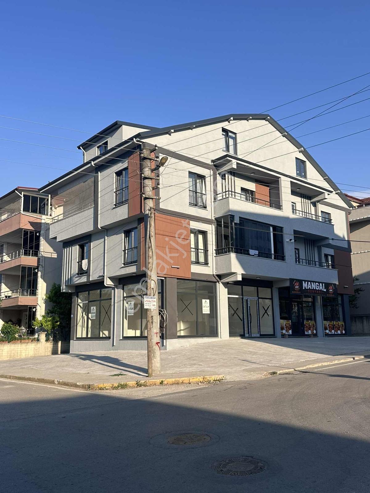 Arkun Gayrimenkul'den Yeşilyurt Mah. Cadde Üzerinde Dükkan