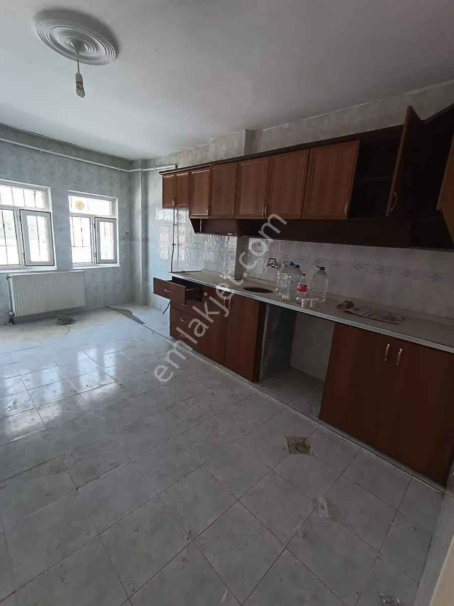 Bahçelievler Mahallesi Atatürk Park Arkası Kiralık 4+1 Daire - Görsel 4