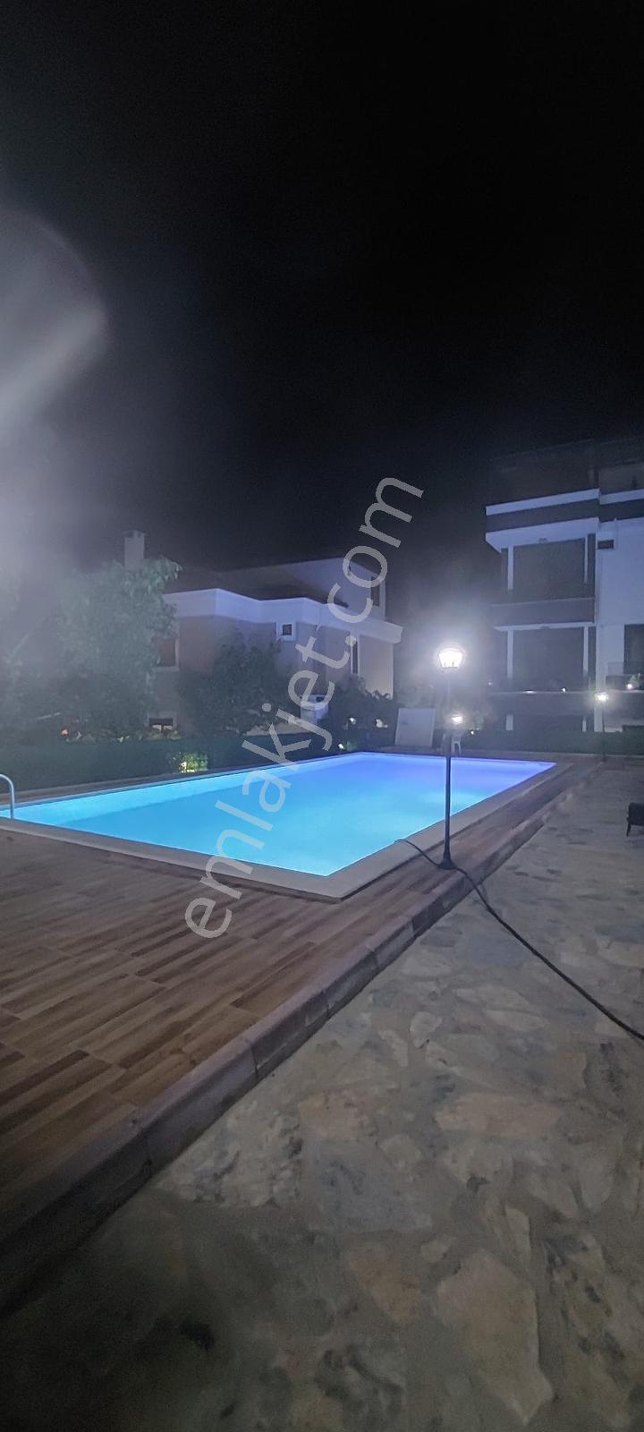 Deniz Manzaralı Triplex Havuzlu Villa - Görsel 35