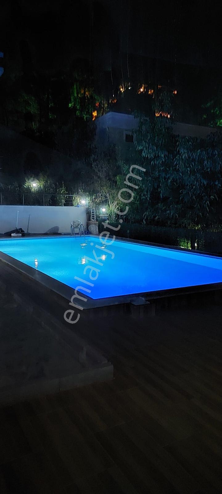 Deniz Manzaralı Triplex Havuzlu Villa - Görsel 29