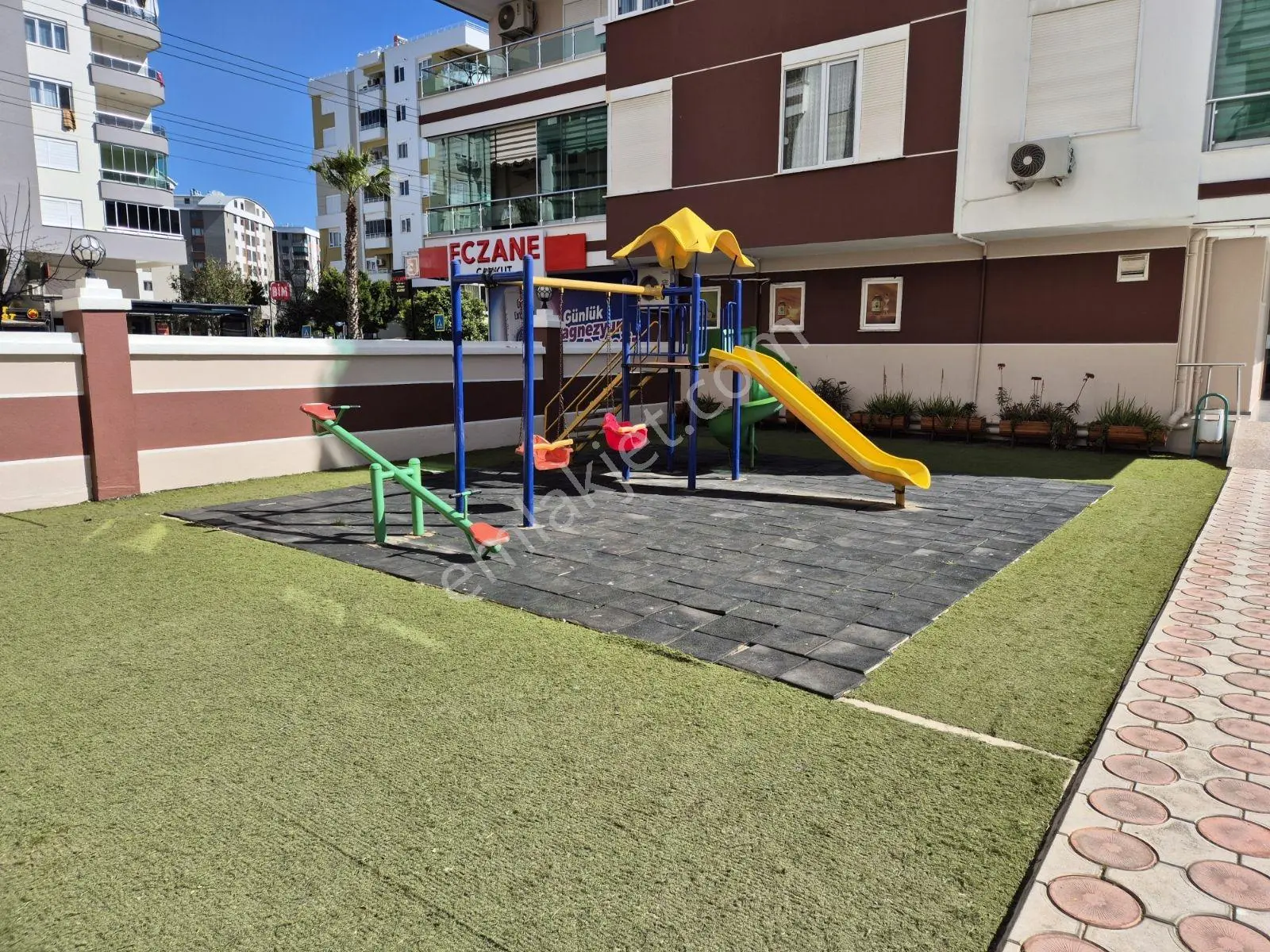 Uncalıda Havuzlu Güvenlikli Sitede Arakat 2+1 Eşyasız Daire - Görsel 12