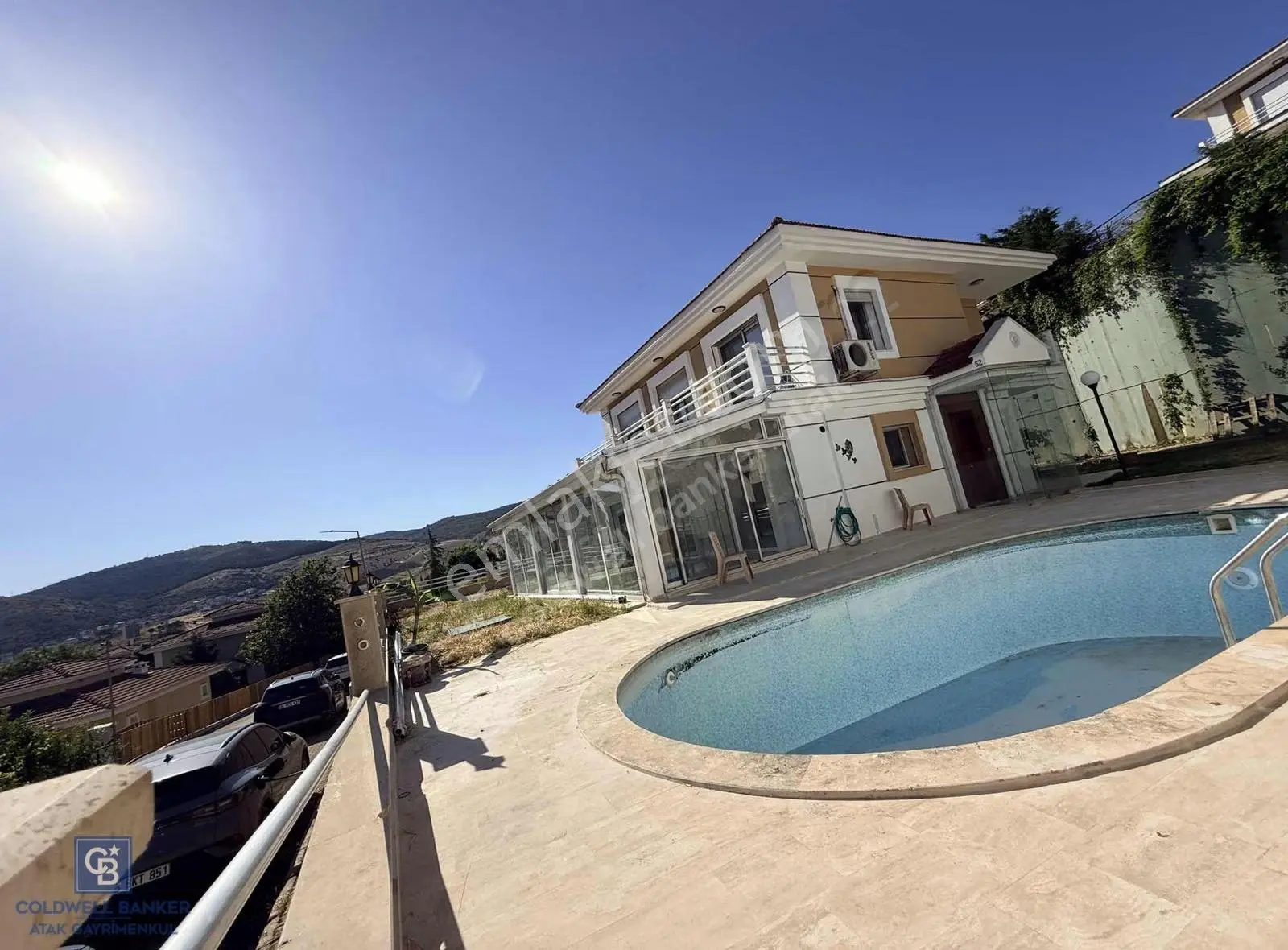 Mustakil Havuzlu Villa