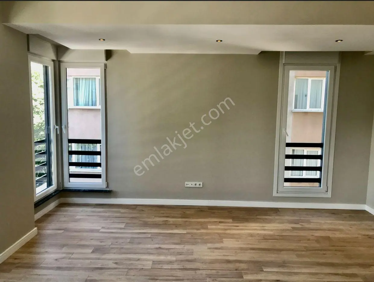 Kozyatağında Sıfır 90m2 Oturuma Hazır 2+1 Daire