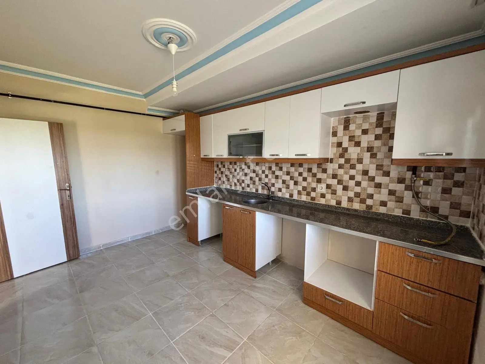 **eryıldız Gayrimenkul'den Bağlık Mah. Kiralık Lüks 2+1 2.kat Ön Cephe - Görsel 4