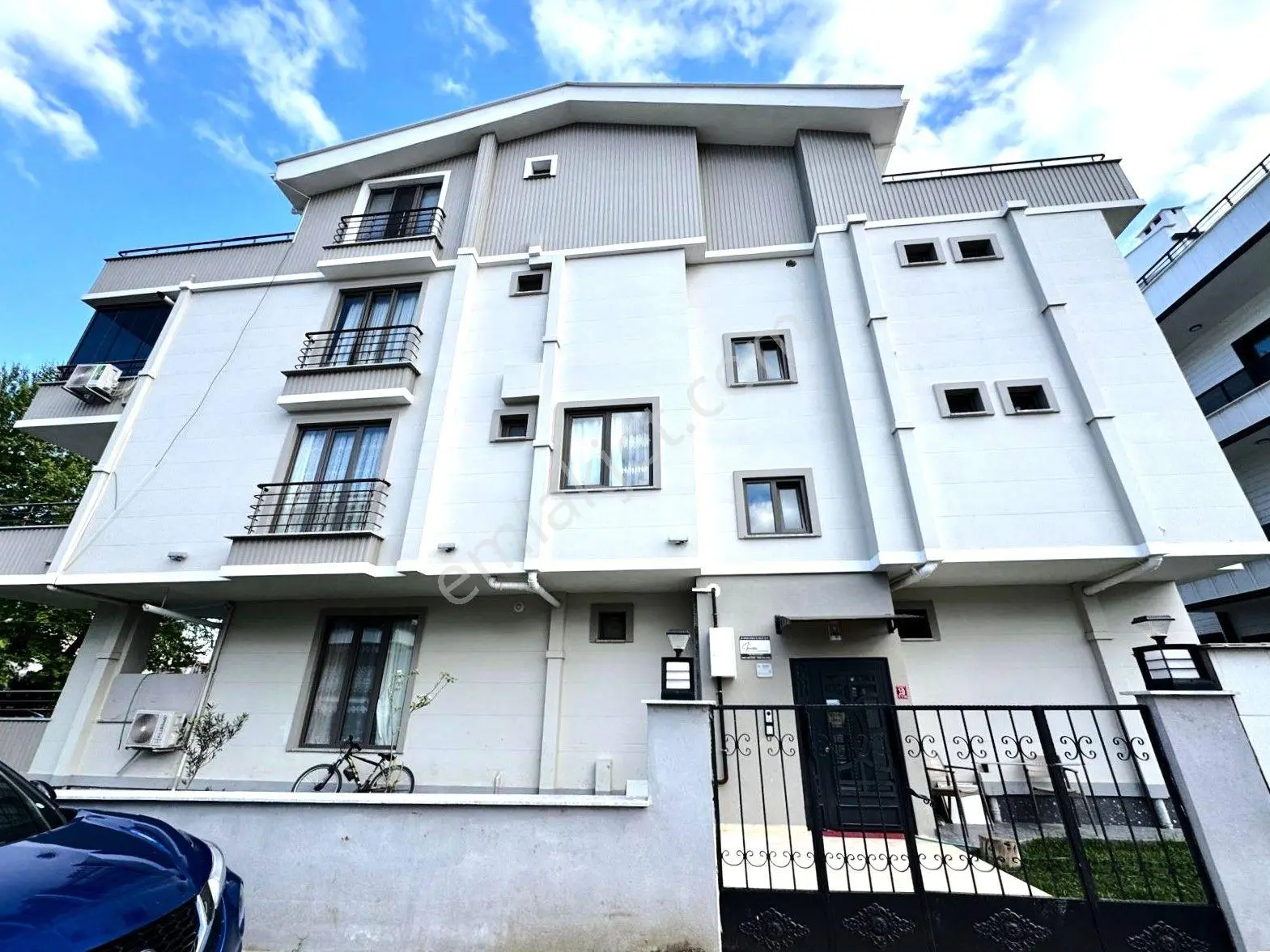 𝄞melodi'den Akçay Merkez'de Doğa Manzaralı Ayrı Mutfaklı Ön Cephe Ara Kat 1+1 Daire