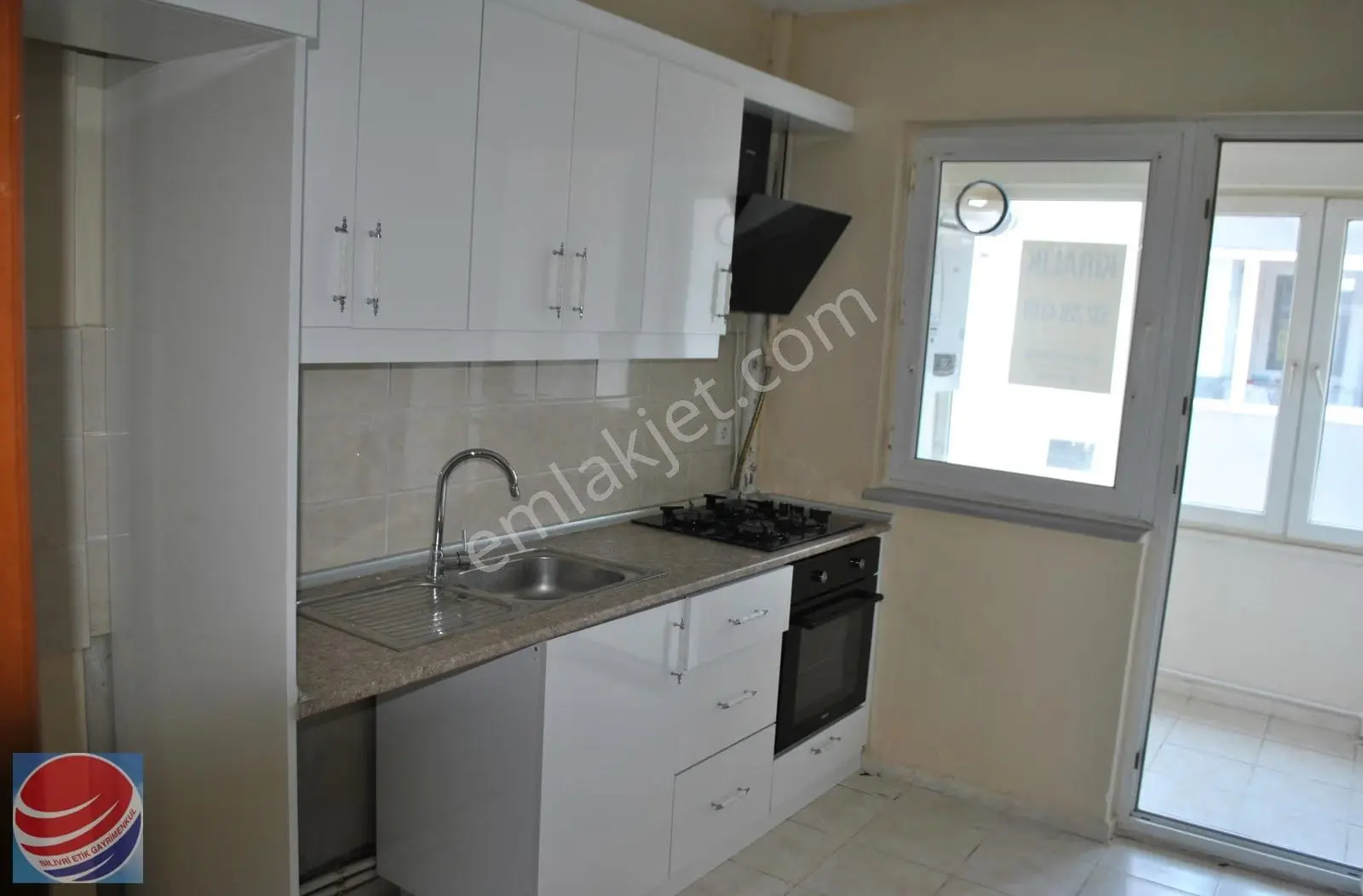 Silivri Fatih Mahallesi Zümrüt Sitesinde 3+1 Kiralık Daire..