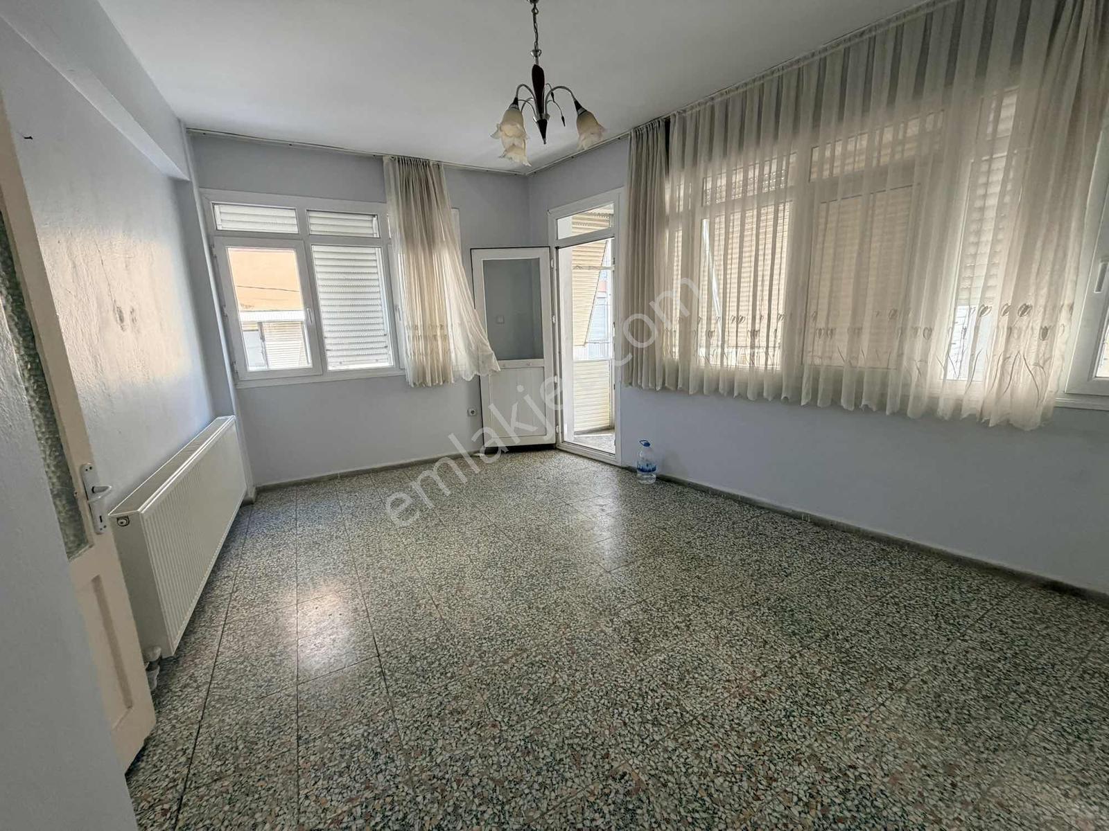 Karşıyaka Alaybeyde 2+1 Köşe Daire - Görsel 4