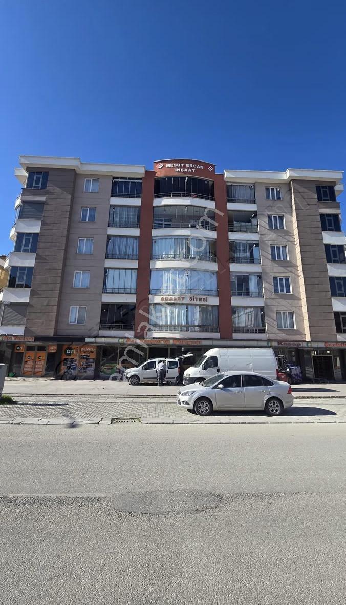Çimenlik Cd. Cephe Satılık Arakat 2+1 Daire - Görsel 2