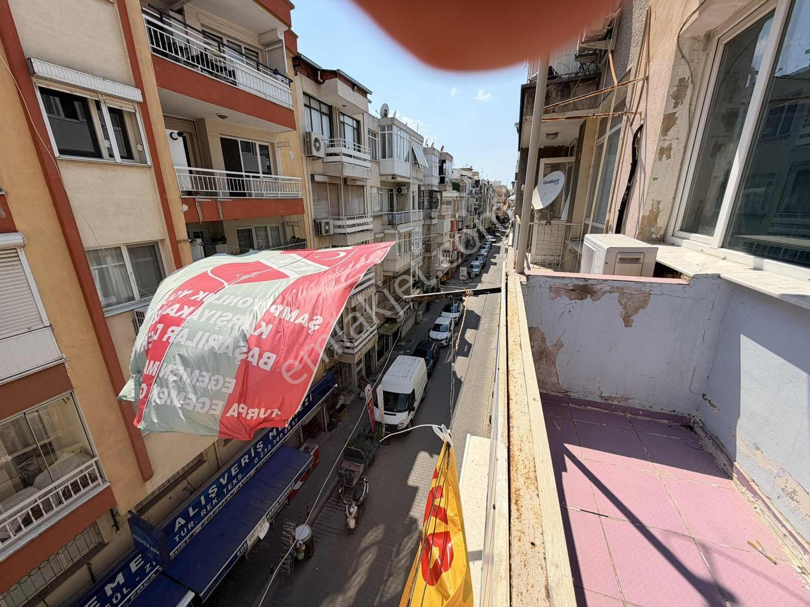 Karşıyaka Alaybeyde Köşe Konumda 2+1 Arakat Daire - Görsel 2