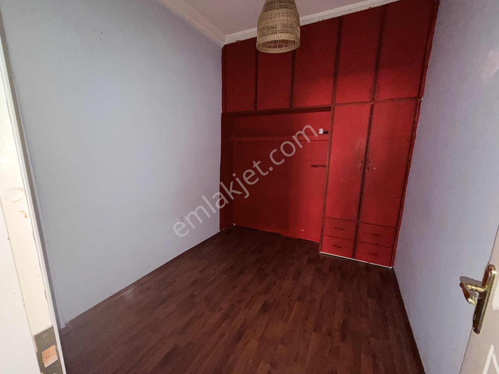 Karşıyaka Alaybeyde Köşe Konumda 2+1 Arakat Daire - Görsel 9