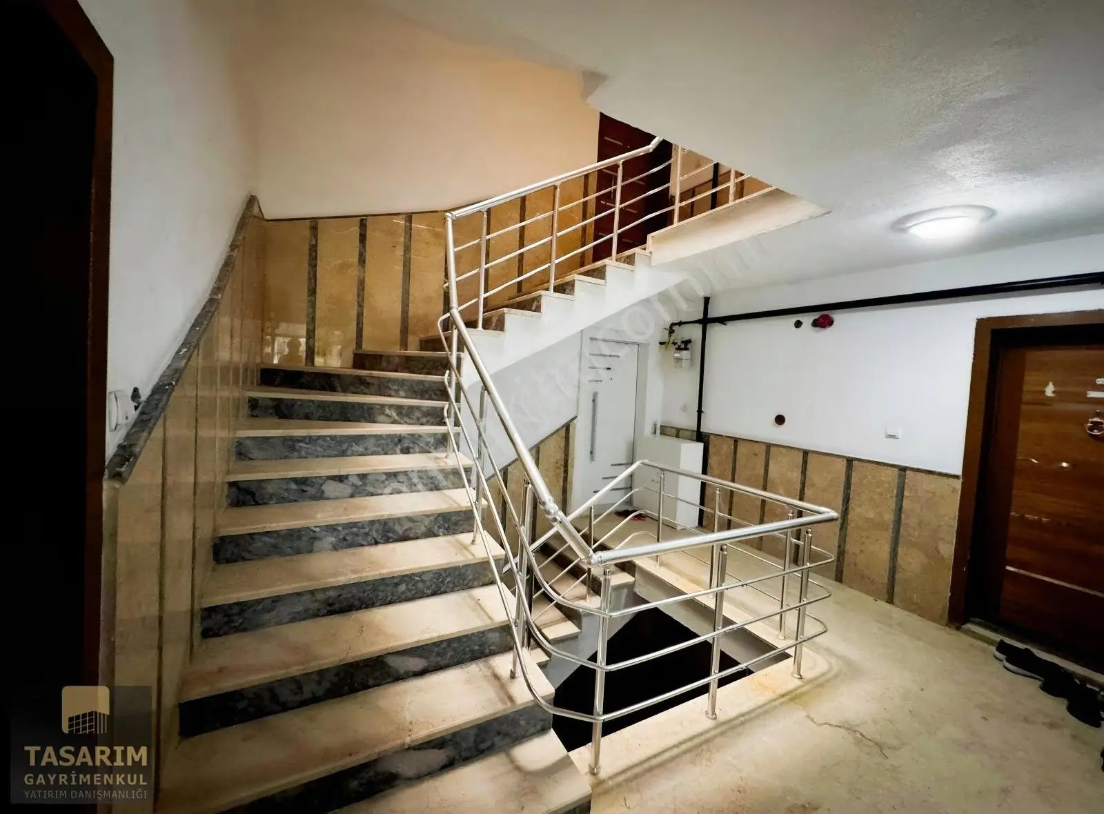Alsancak Mahallesi 1+1 Full Yapılı Kat Konumunda Lokasyon Güzeli - Görsel 2