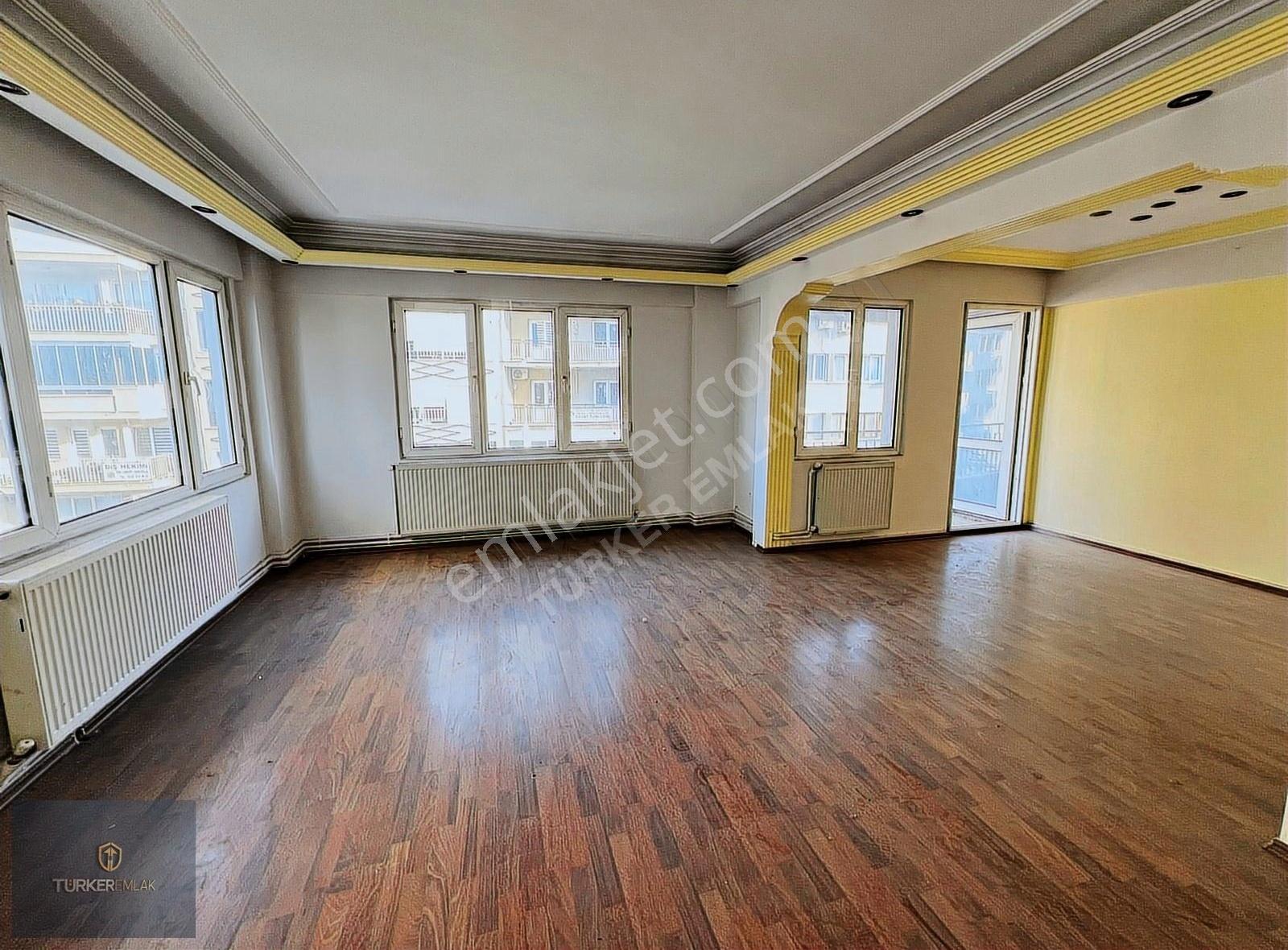 Türker Emlak-istiklal Cad.2+1 Daire Yada Ofis Olarak Kiralık - Görsel 4