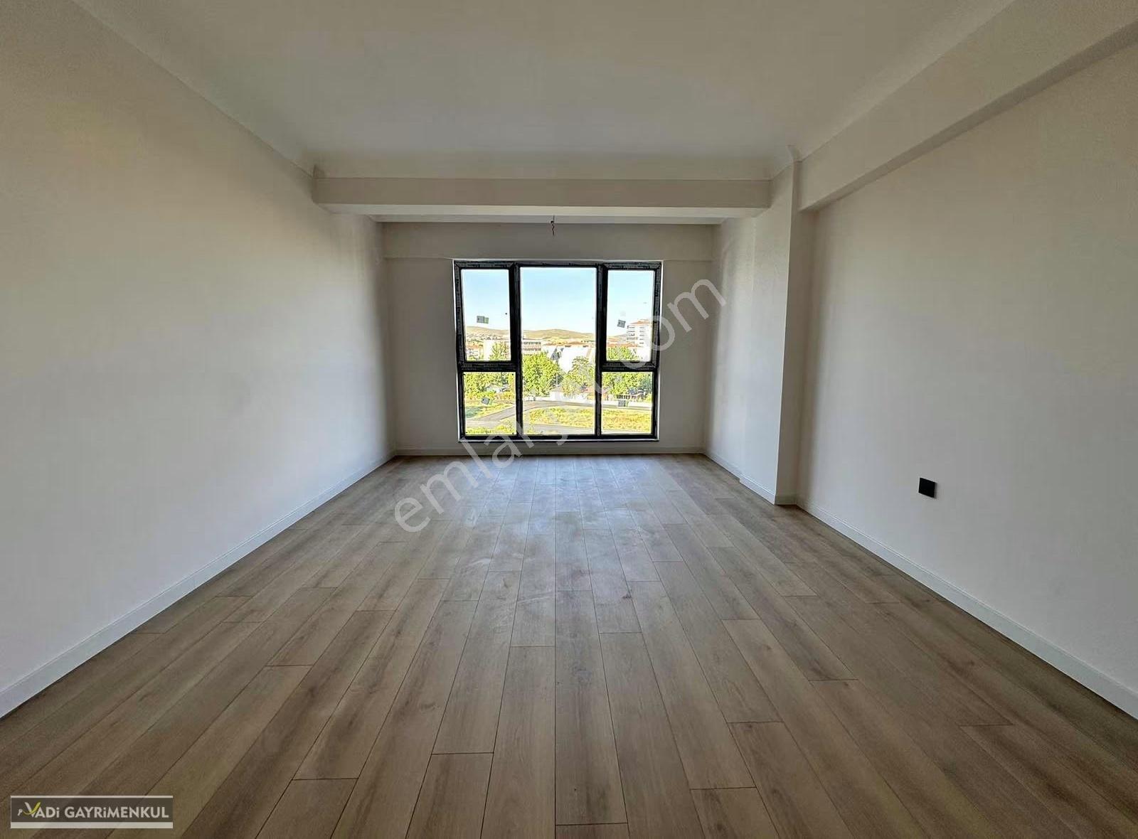 Karagöl Caddesi Üzerinde 4+1 Ebeveyn Banyolu Sıfır Kiralık