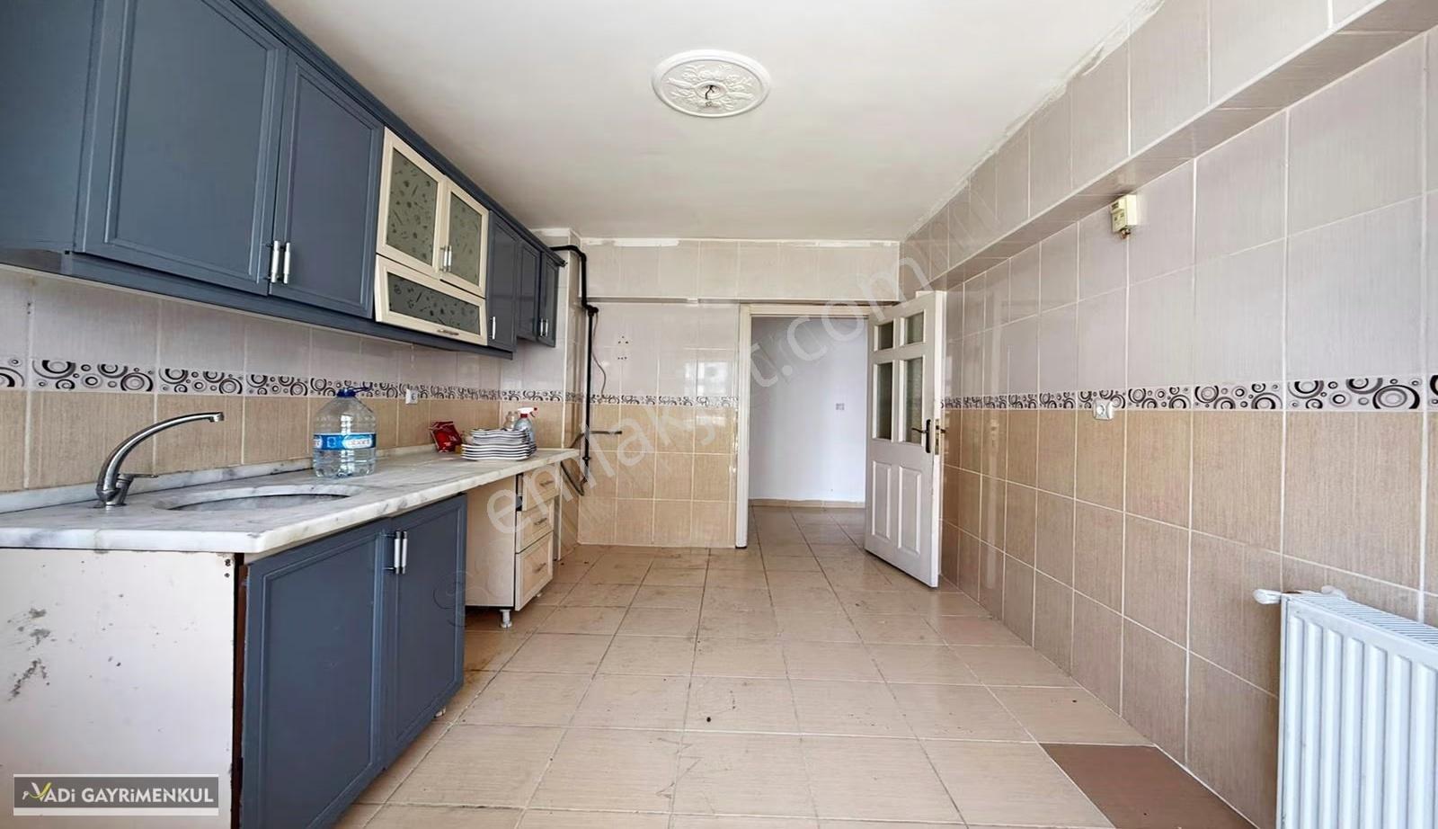 Vadi'den Karakaya'da Cadde Yakını-aileye Uygun-geniş-3+1 Kiralık - Görsel 3