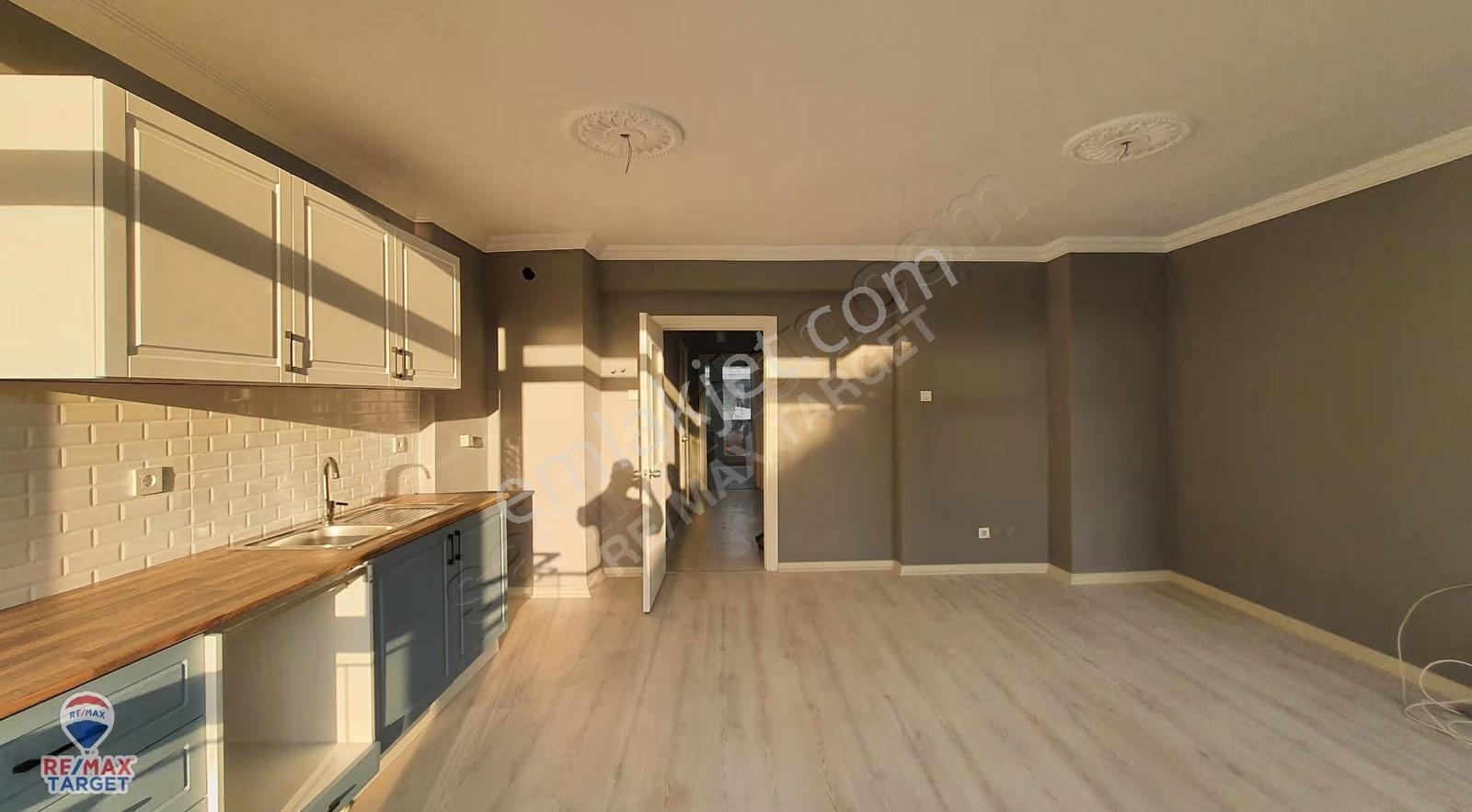 Karşıyaka Çarşı Akbank Sokağında 2+1 Yapılı Kiralık Daire - Görsel 3