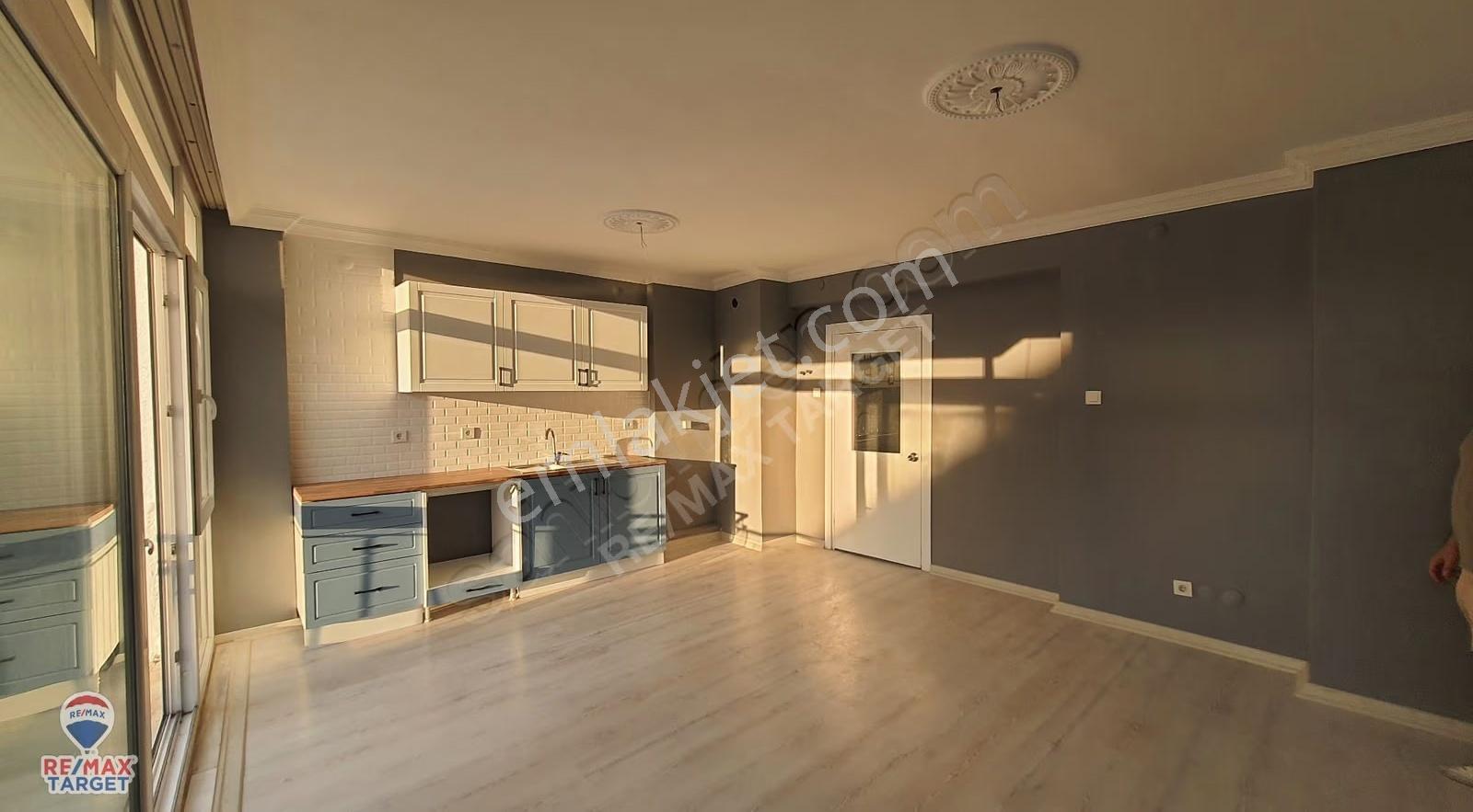 Karşıyaka Çarşı Akbank Sokağında 2+1 Yapılı Kiralık Daire - Görsel 11
