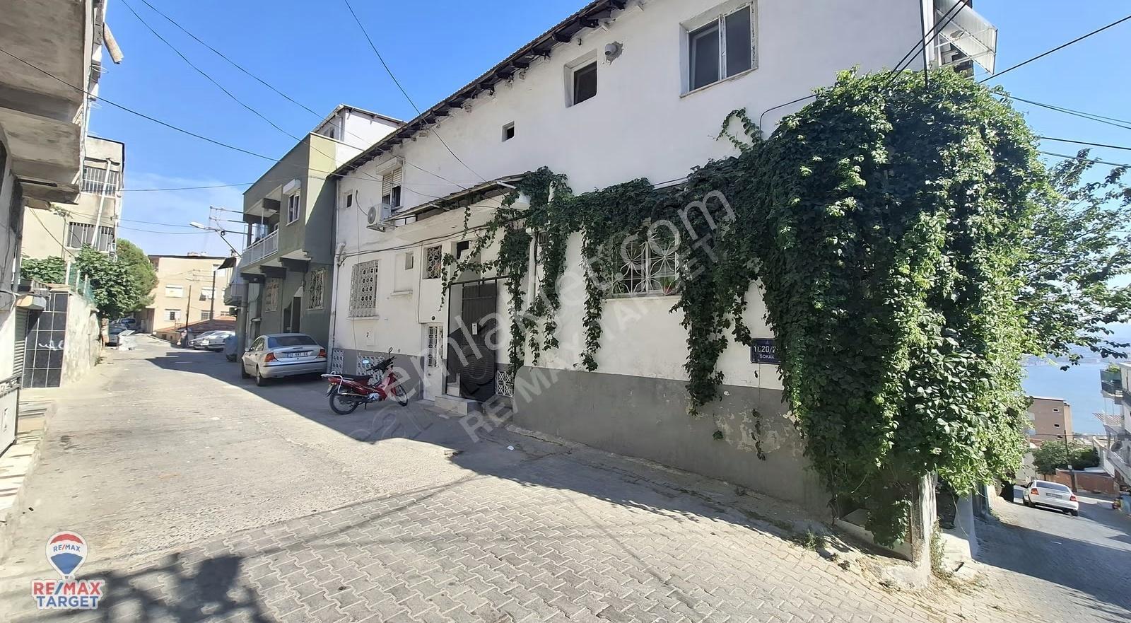 Bayraklı Alpaslan'da Bahçeli 2+1 Kiralık Daire